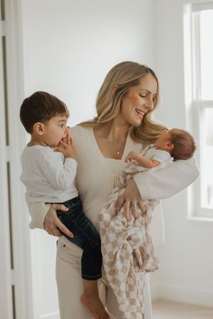 Lifestyle newborn photography in Zionsville, Indiana