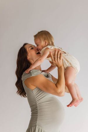 Maternity session in zionsville Indiana studio