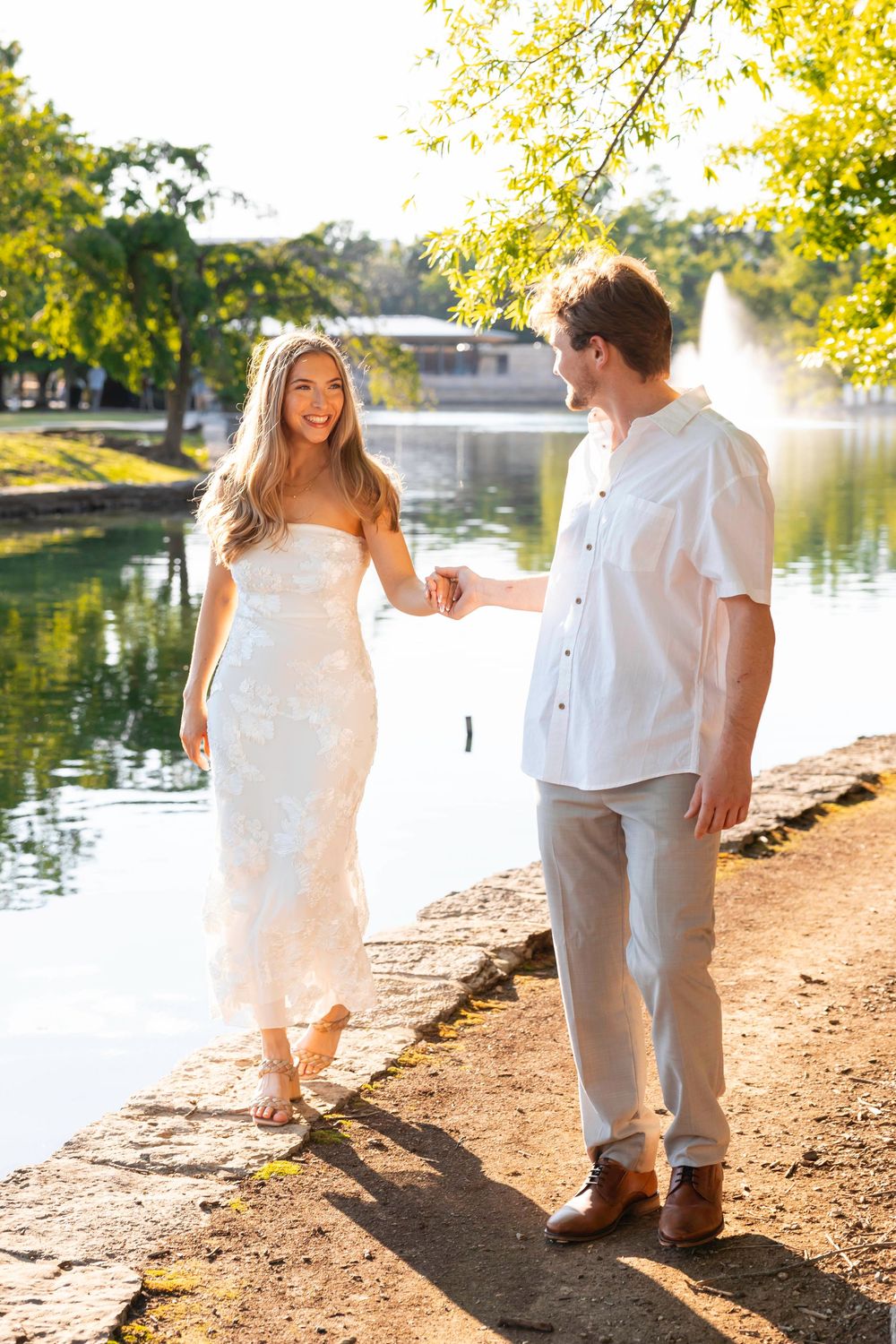 Tennessee Wedding photographer. Engagement session at centennial park.