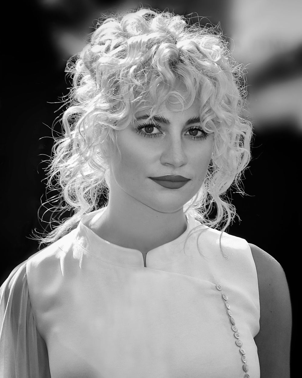 Sébastien Frémont - Portrait Photographer - Pixie Lott / Schiaparelli - Paris Studio
