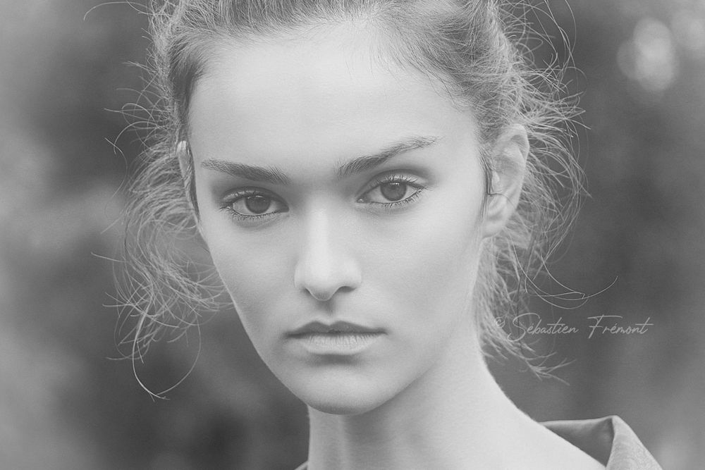 Sébastien Frémont - Portrait Photographer - Vika Korelaya / Ungaro - Paris