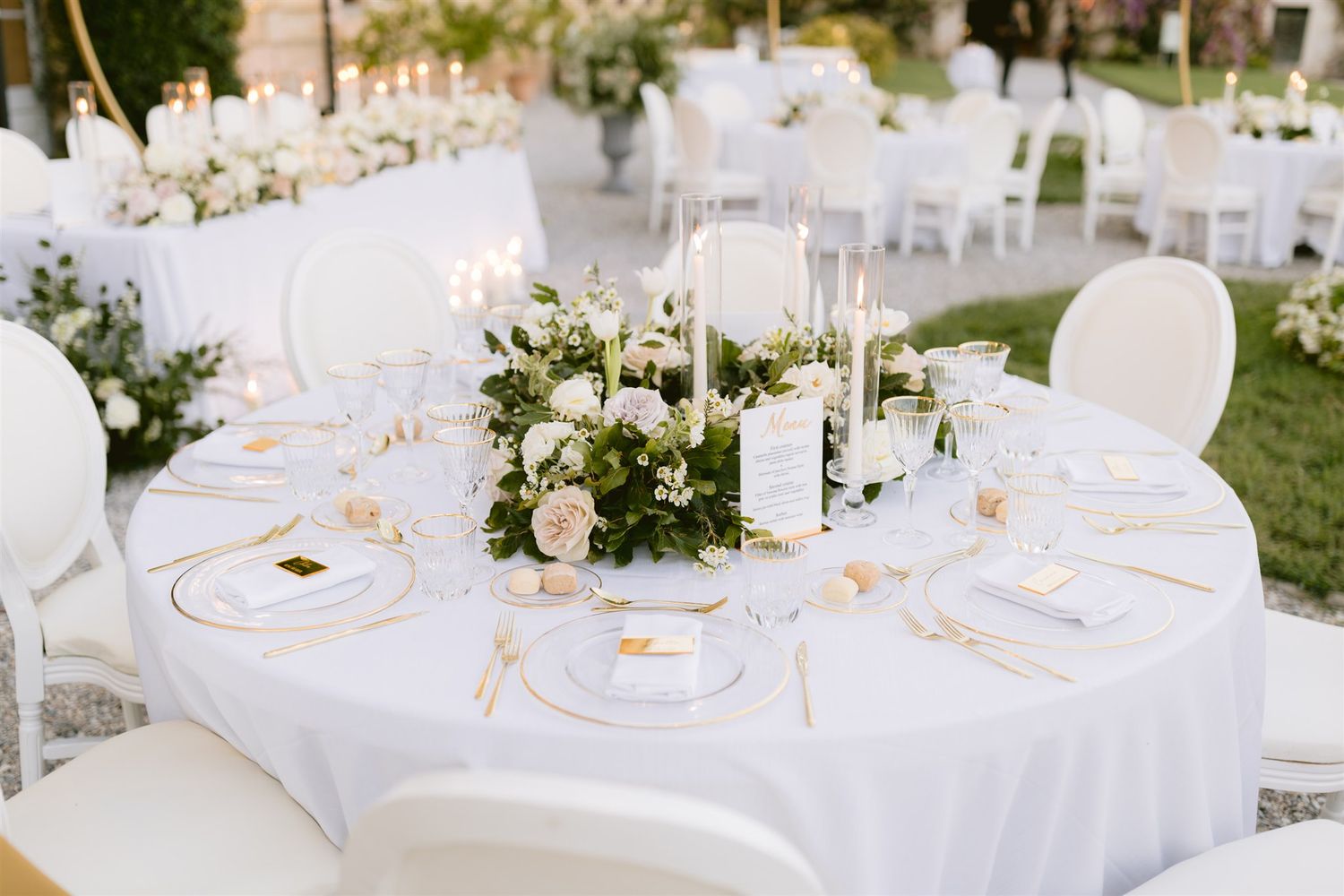 Elegant wedding reception in the garden of Villa Bettoni overlooking Lake Garda