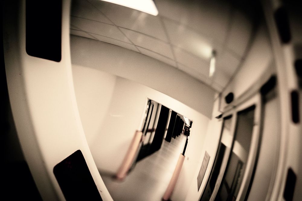 Kunstnerisk fotografi af kælderen under Regionshospital Midt i Viborg.