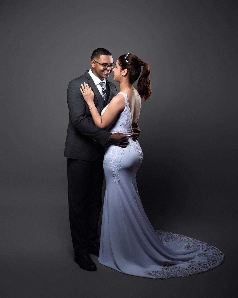 sesión pre boda en estudio

pre boda elegante en studio

sesión pre boda minimalista

fotos pre boda profesionales en estudio

fotografía pr