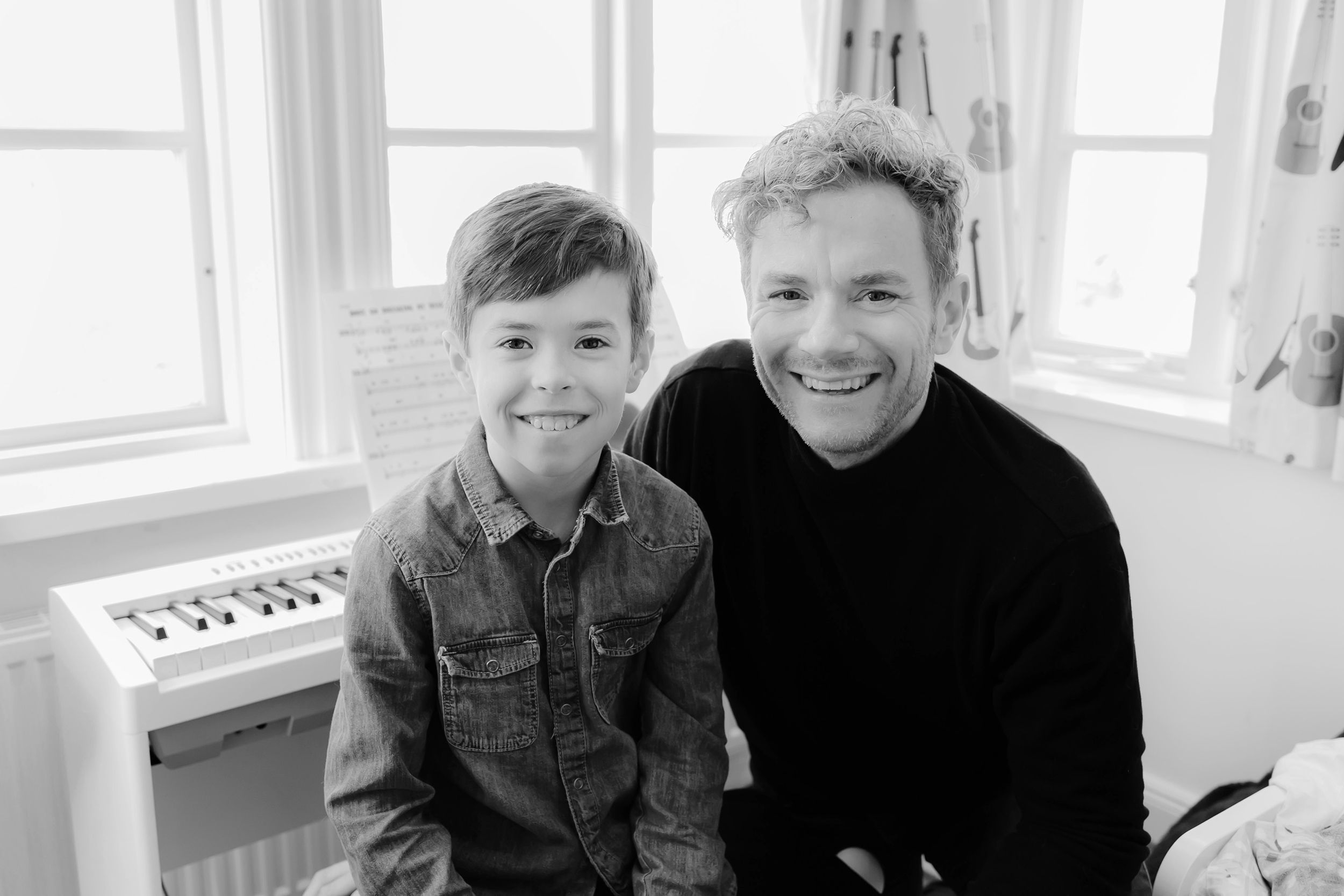 Familjen Johansson. Familjefotografering i Stockholm 31 mars 2022. Fotograf Rebecca Nordin.