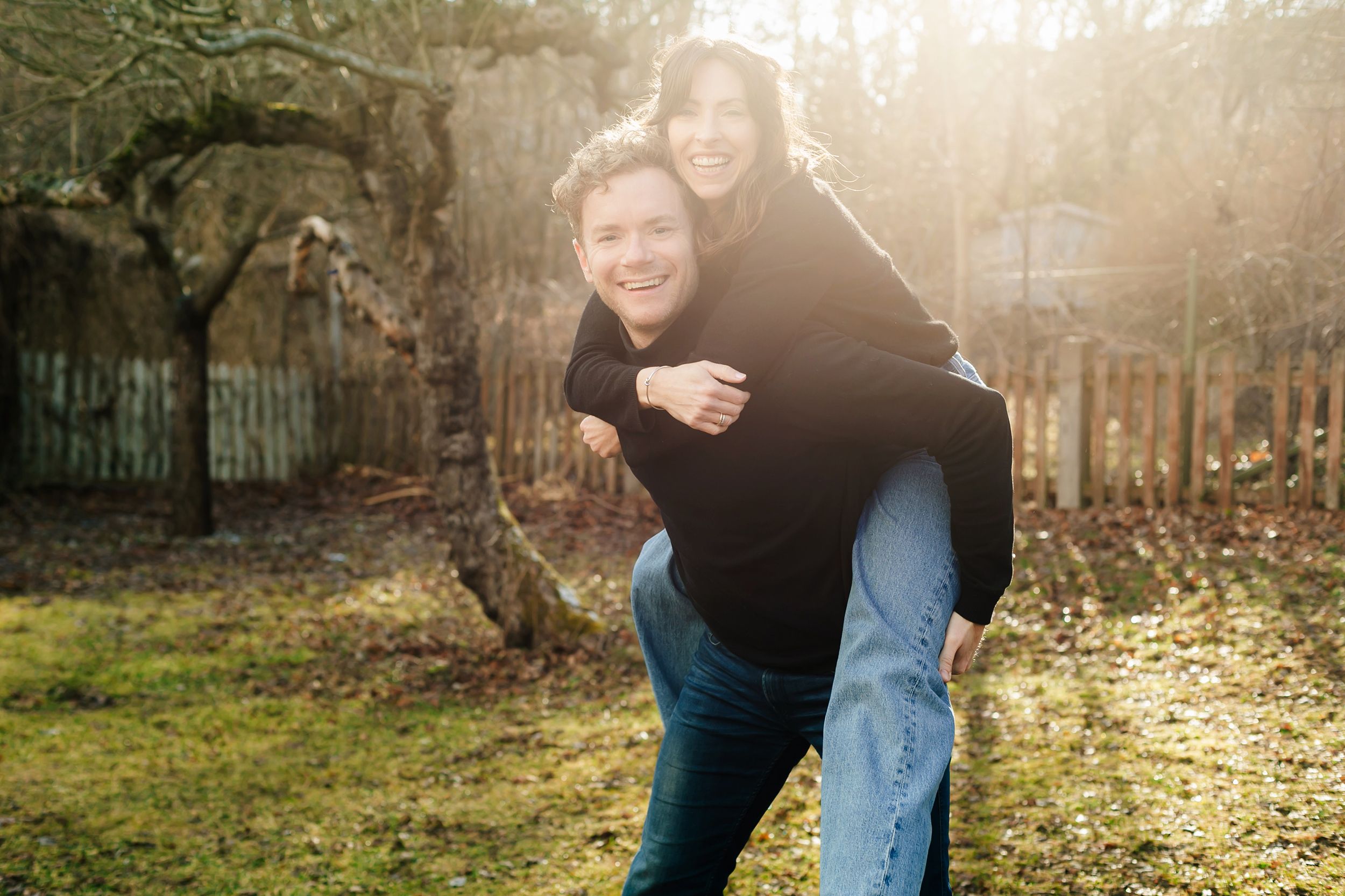 Familjen Johansson. Familjefotografering i Stockholm 31 mars 2022. Fotograf Rebecca Nordin.