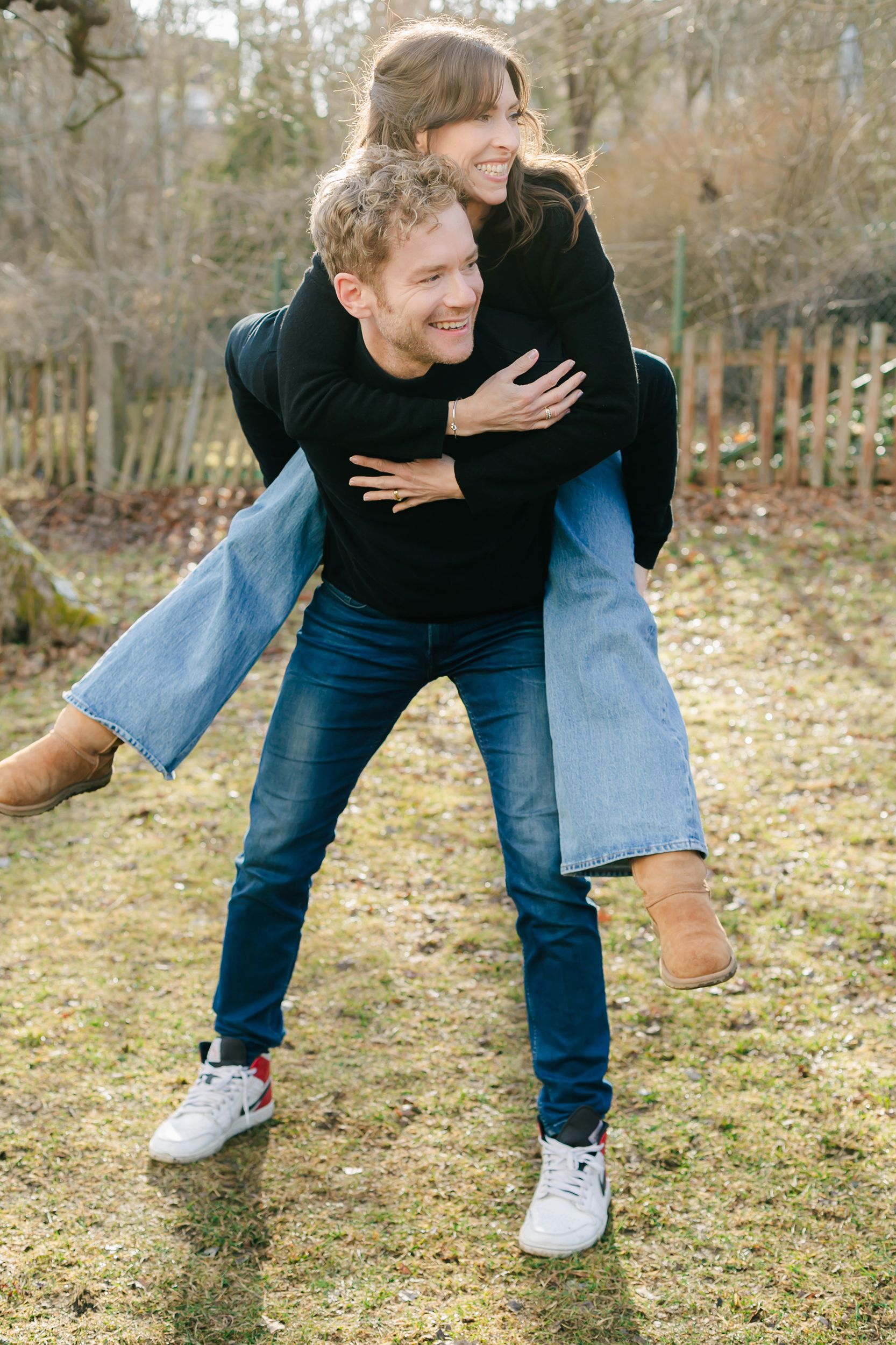 Familjen Johansson. Familjefotografering i Stockholm 31 mars 2022. Fotograf Rebecca Nordin.