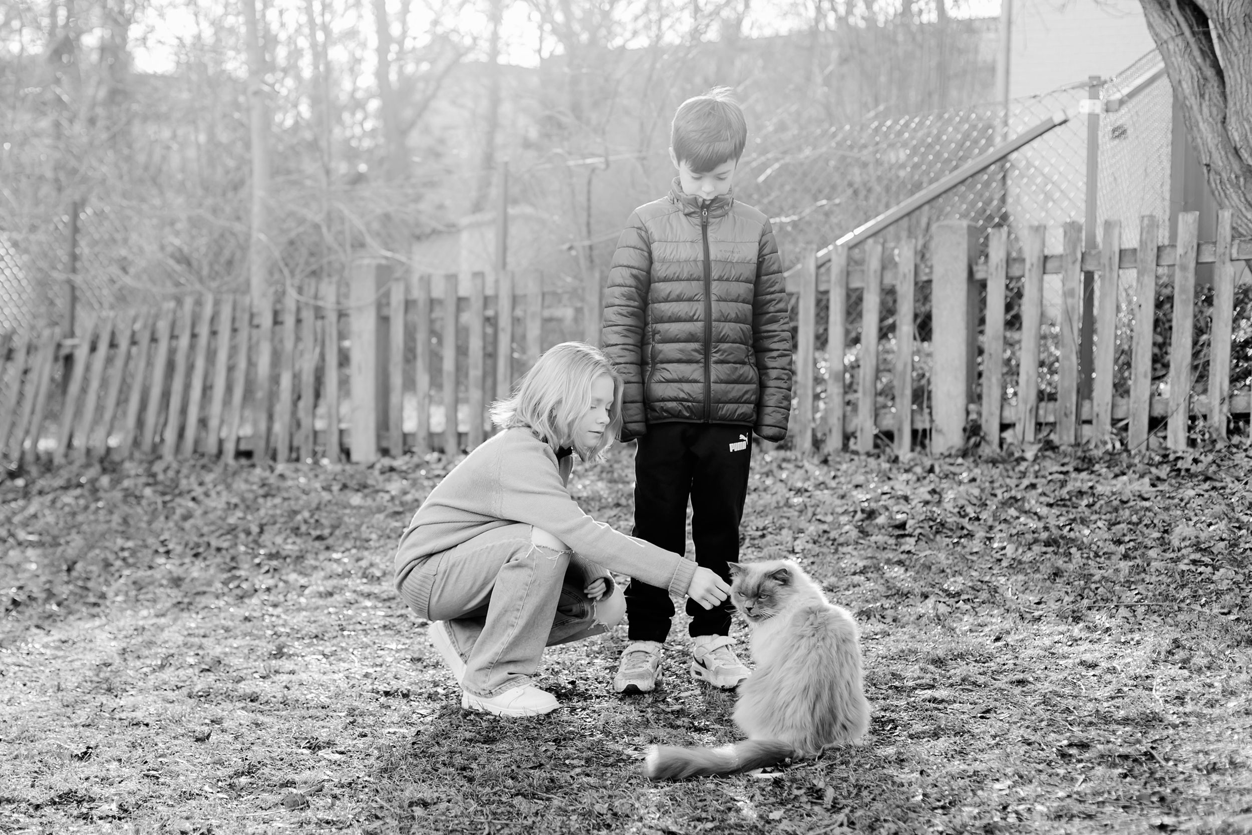 Familjen Johansson. Familjefotografering i Stockholm 31 mars 2022. Fotograf Rebecca Nordin.