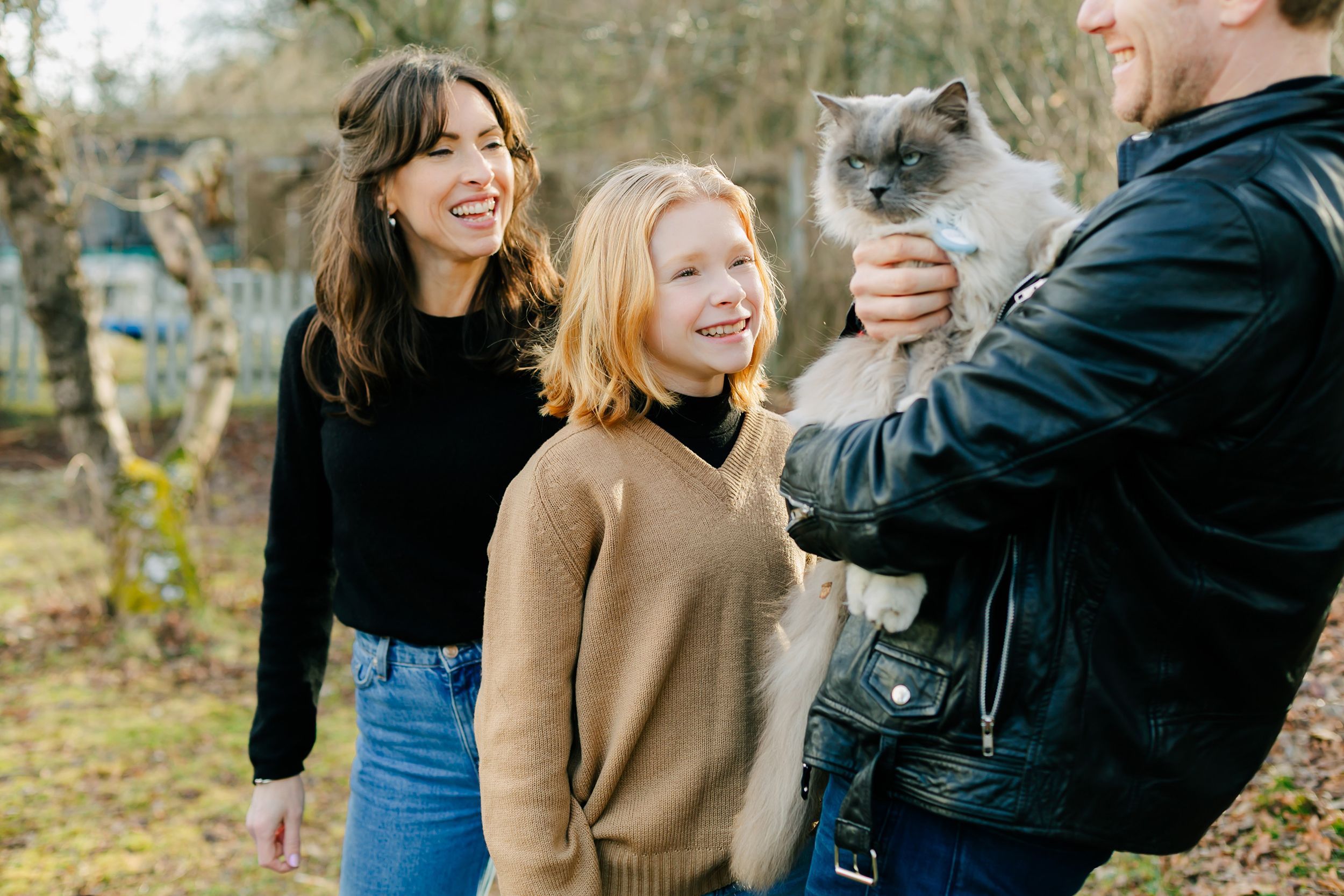 Familjen Johansson. Familjefotografering i Stockholm 31 mars 2022. Fotograf Rebecca Nordin.