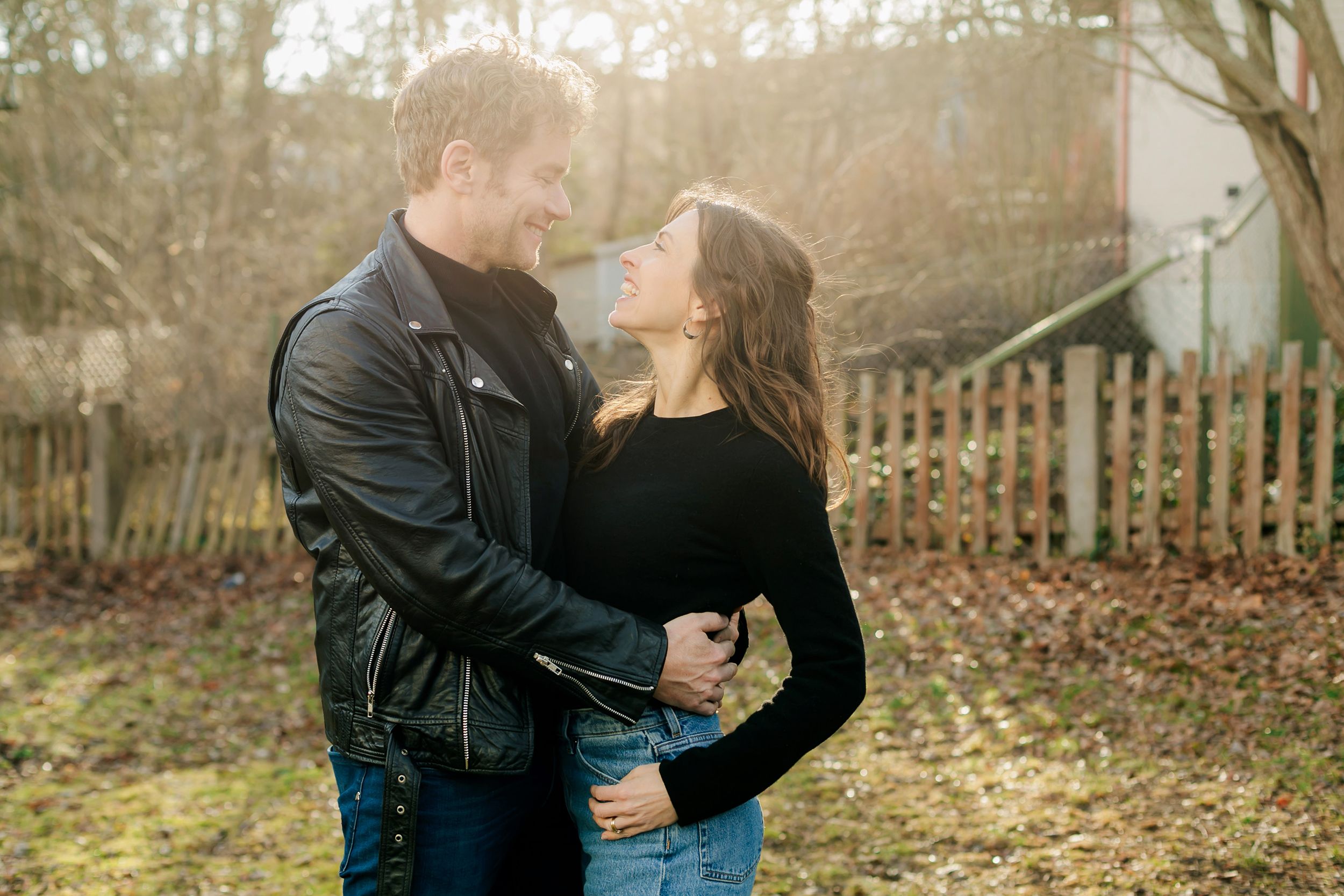 Familjen Johansson. Familjefotografering i Stockholm 31 mars 2022. Fotograf Rebecca Nordin.