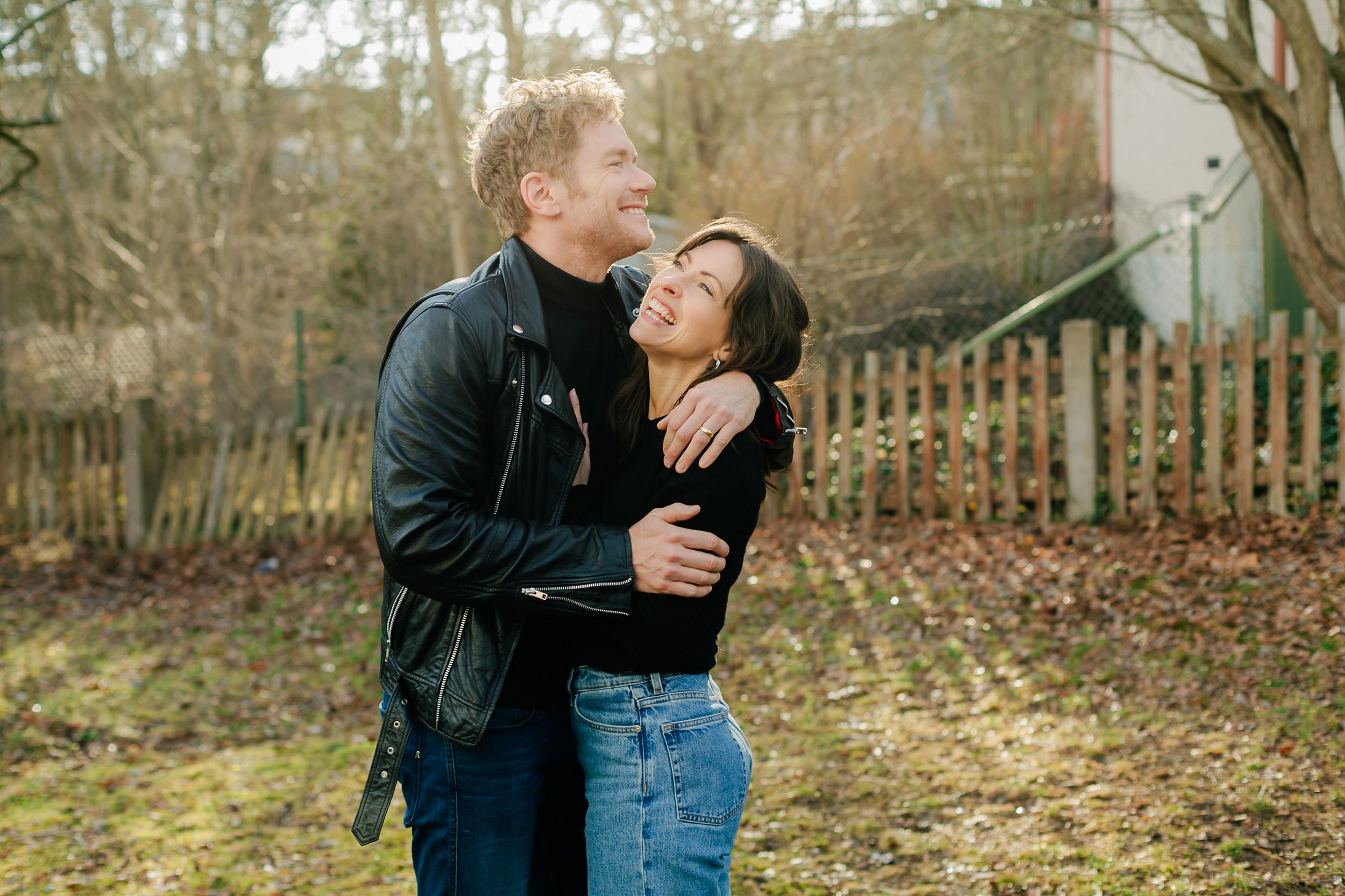 Familjen Johansson. Familjefotografering i Stockholm 31 mars 2022. Fotograf Rebecca Nordin.