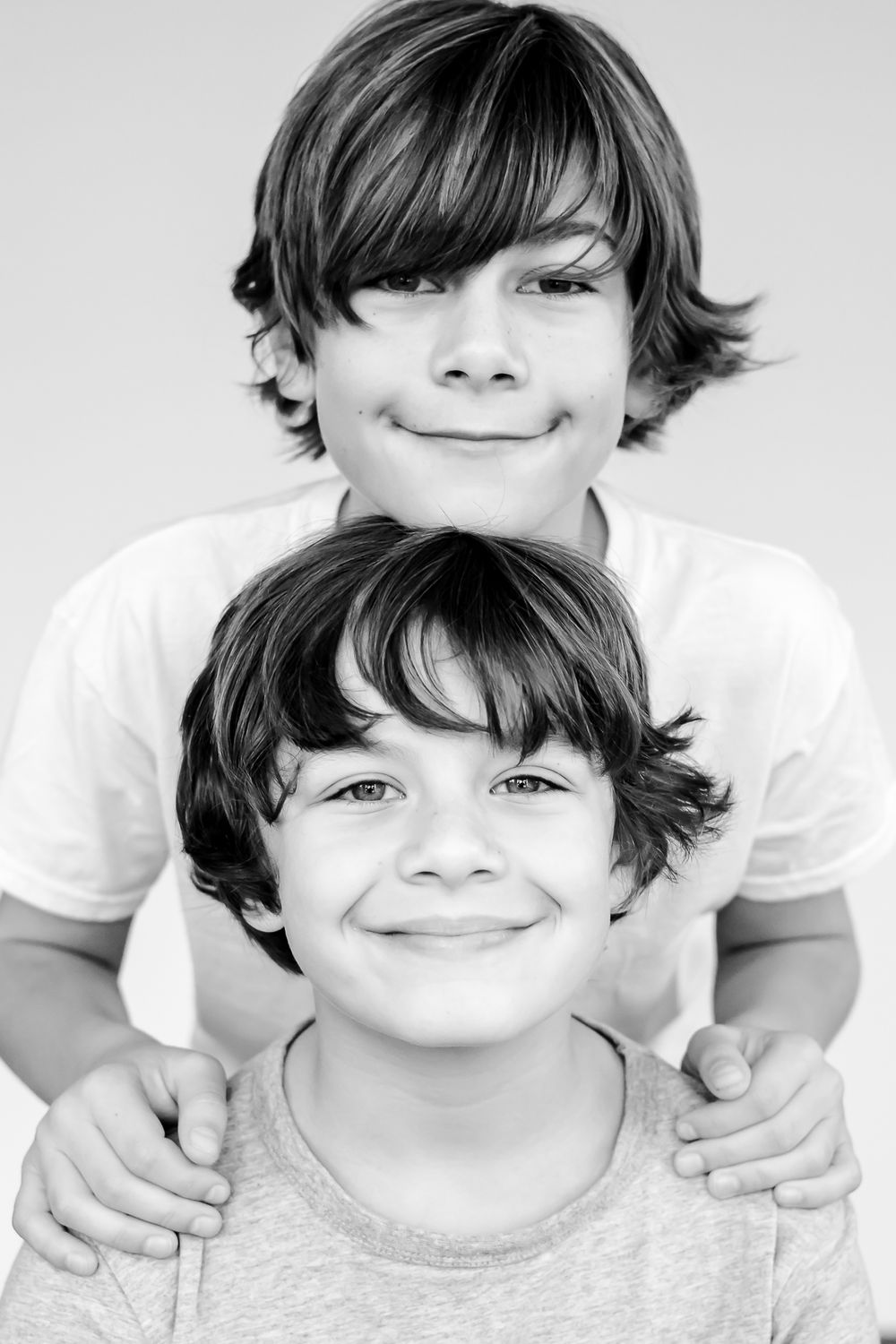 Sibling duo photographed together in a relaxed Northbrook kids portrait session