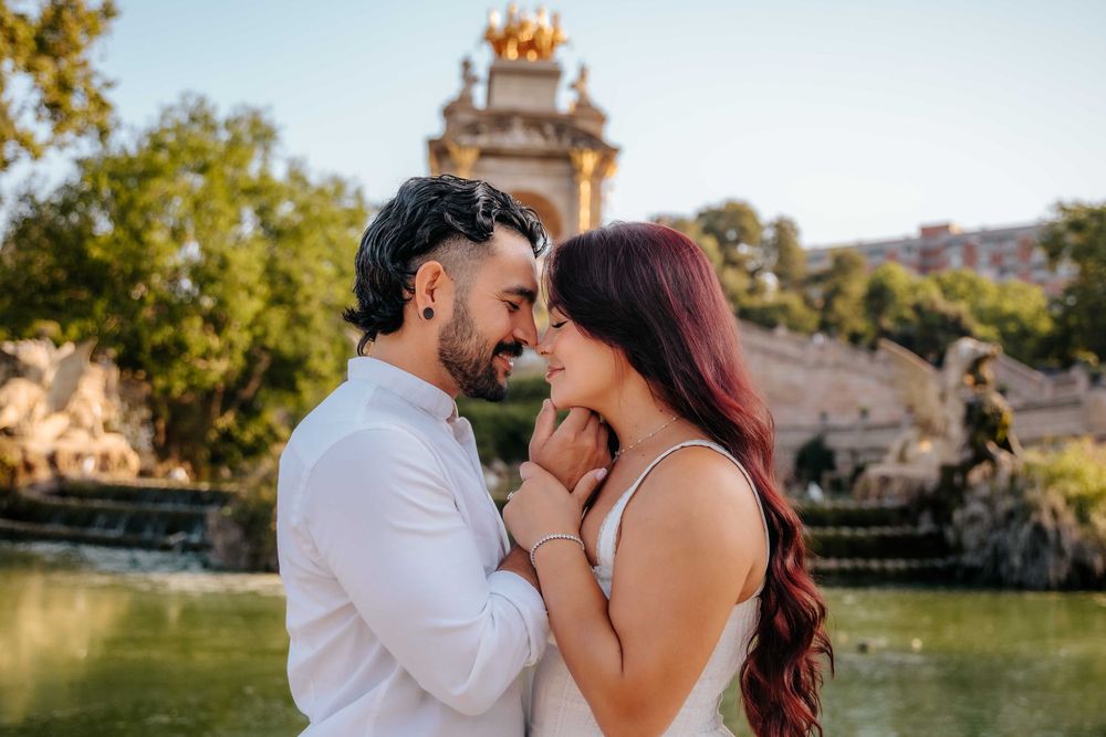 Tender moments captured in Ciutadella Park