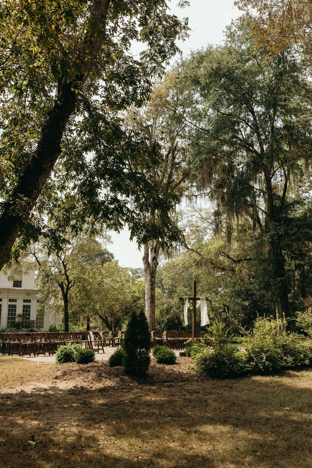 Panoramic view of a serene outdoor ceremony location at The Elms of Coosada in Coosada, Alabama