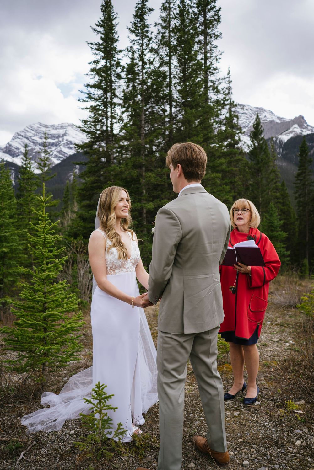 Canmore Elopement Wedding Photographer
Canmore Wedding Photographer