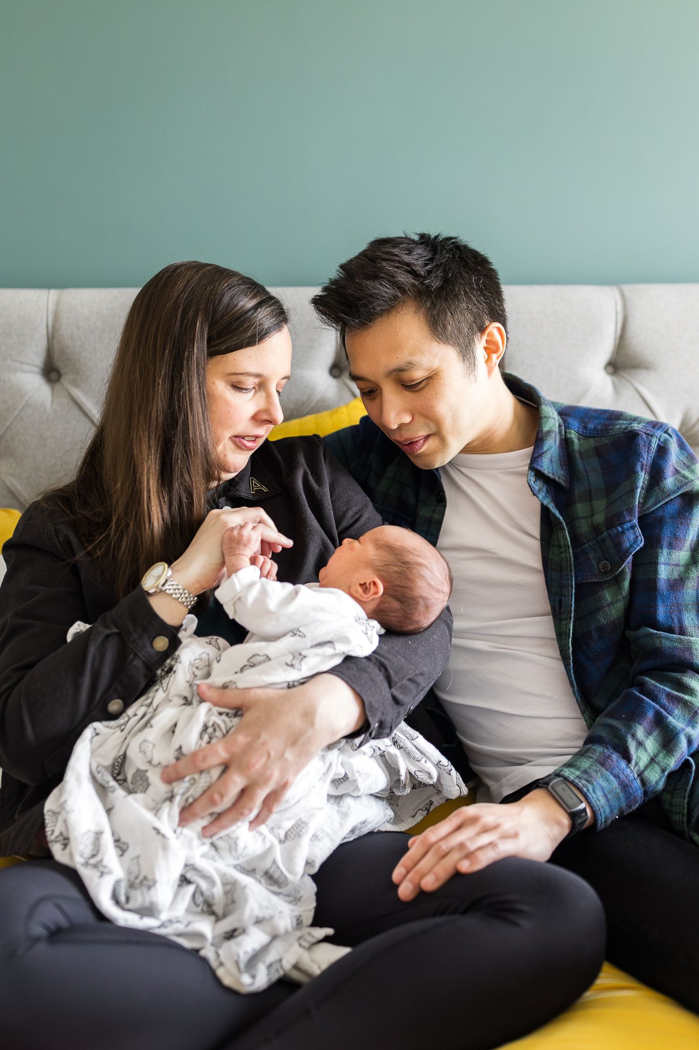 relaxed newborn photoshoot at home canary wharf