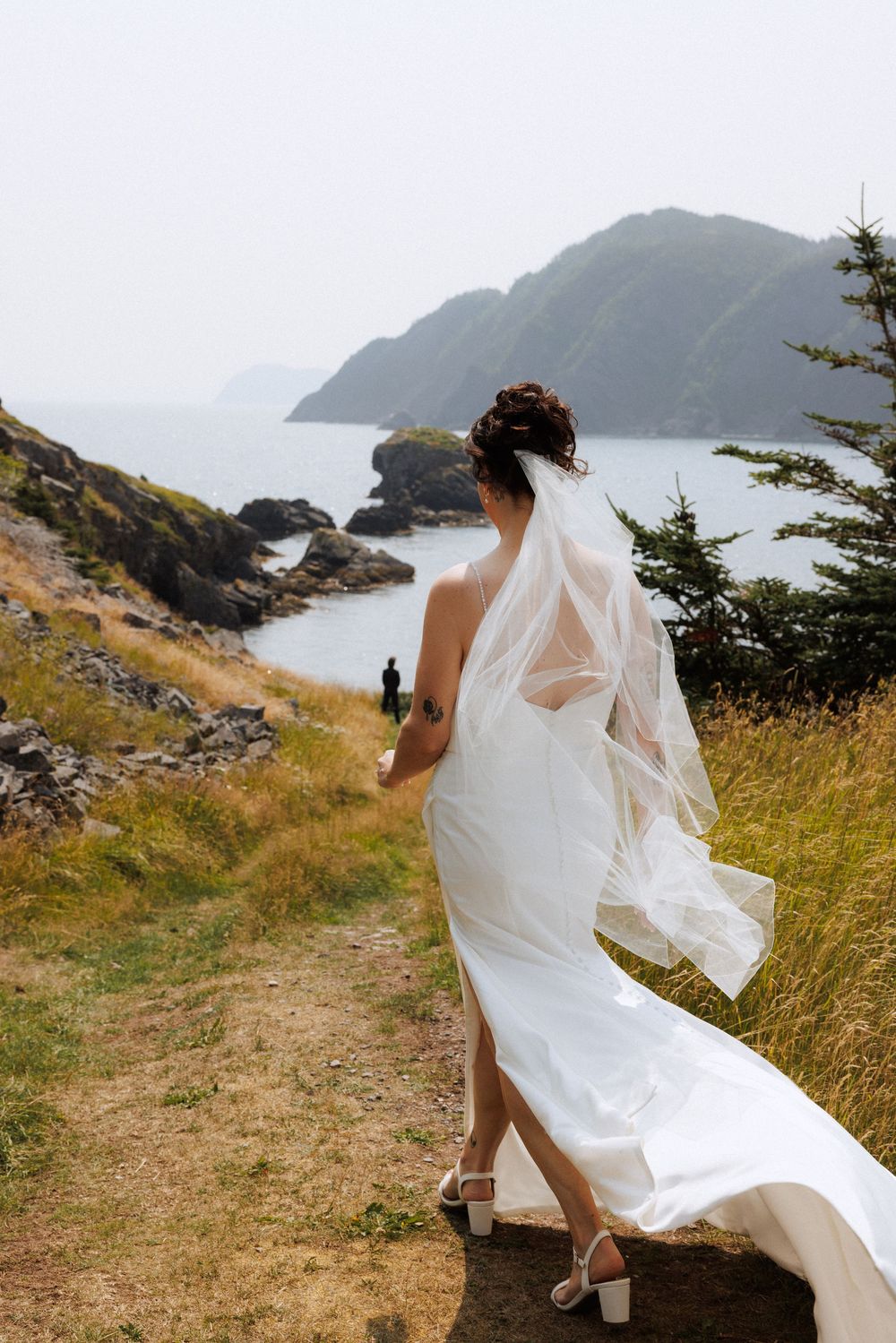Bride and groom share first look in Dunfield on Bonavista Peninsula by Newfoundland documentary wedding photographer Kaitlyn Yvette