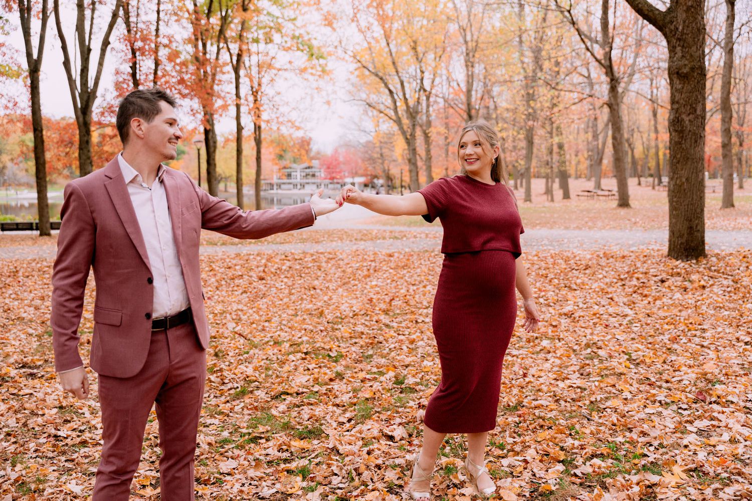 Séance photo de famille en automne à Montréal.