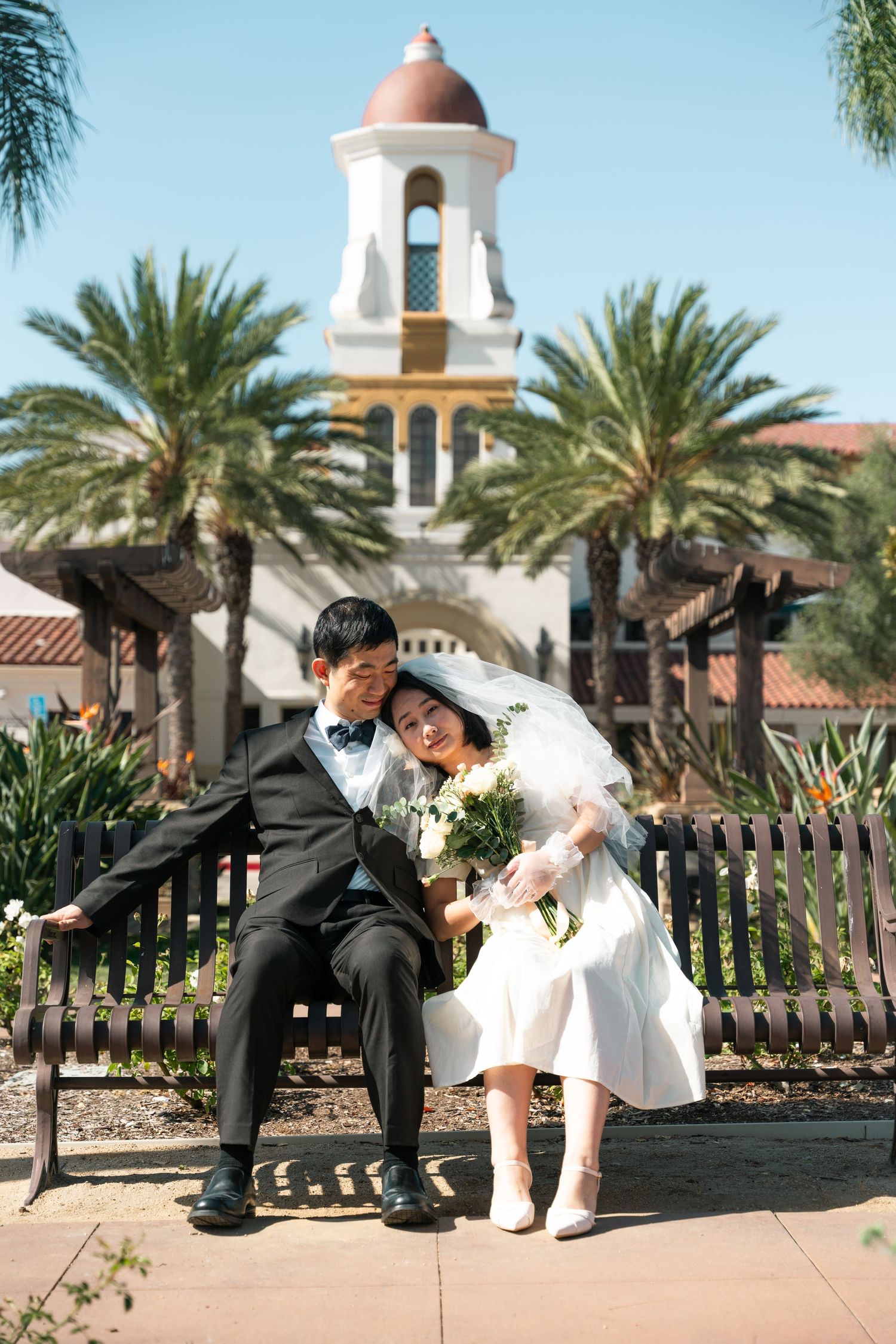A little white chapel las vegas elopement photographer.