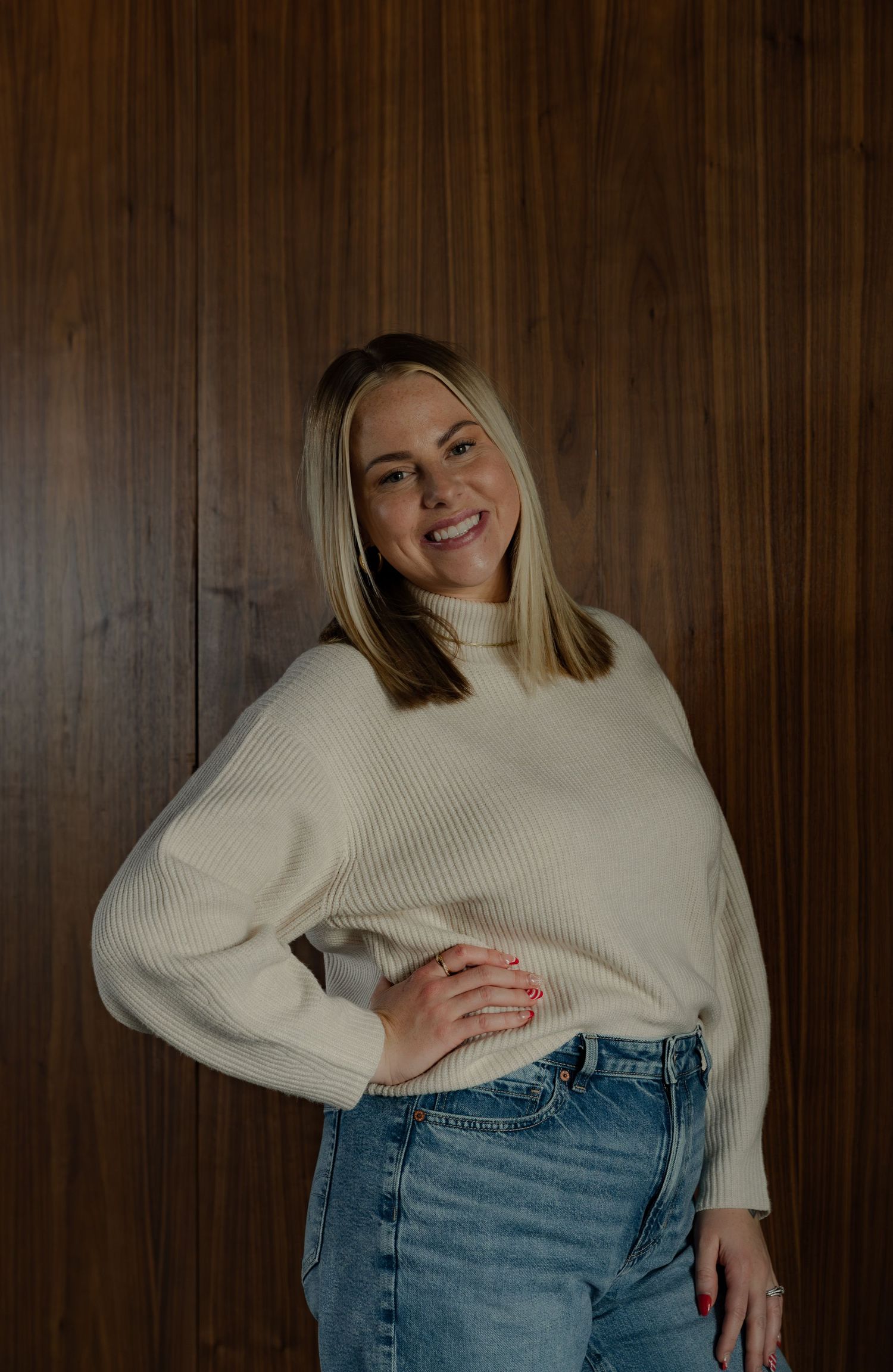 Blonde woman in cream sweater portrait — captured by Goodness Kabuswe, Goodphotography.co portrait photographer Central Illinois