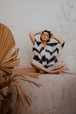 Portrait de femme lors d'une séance de thérapie par l'image à la retraite sistres Nomad' à Marrakech