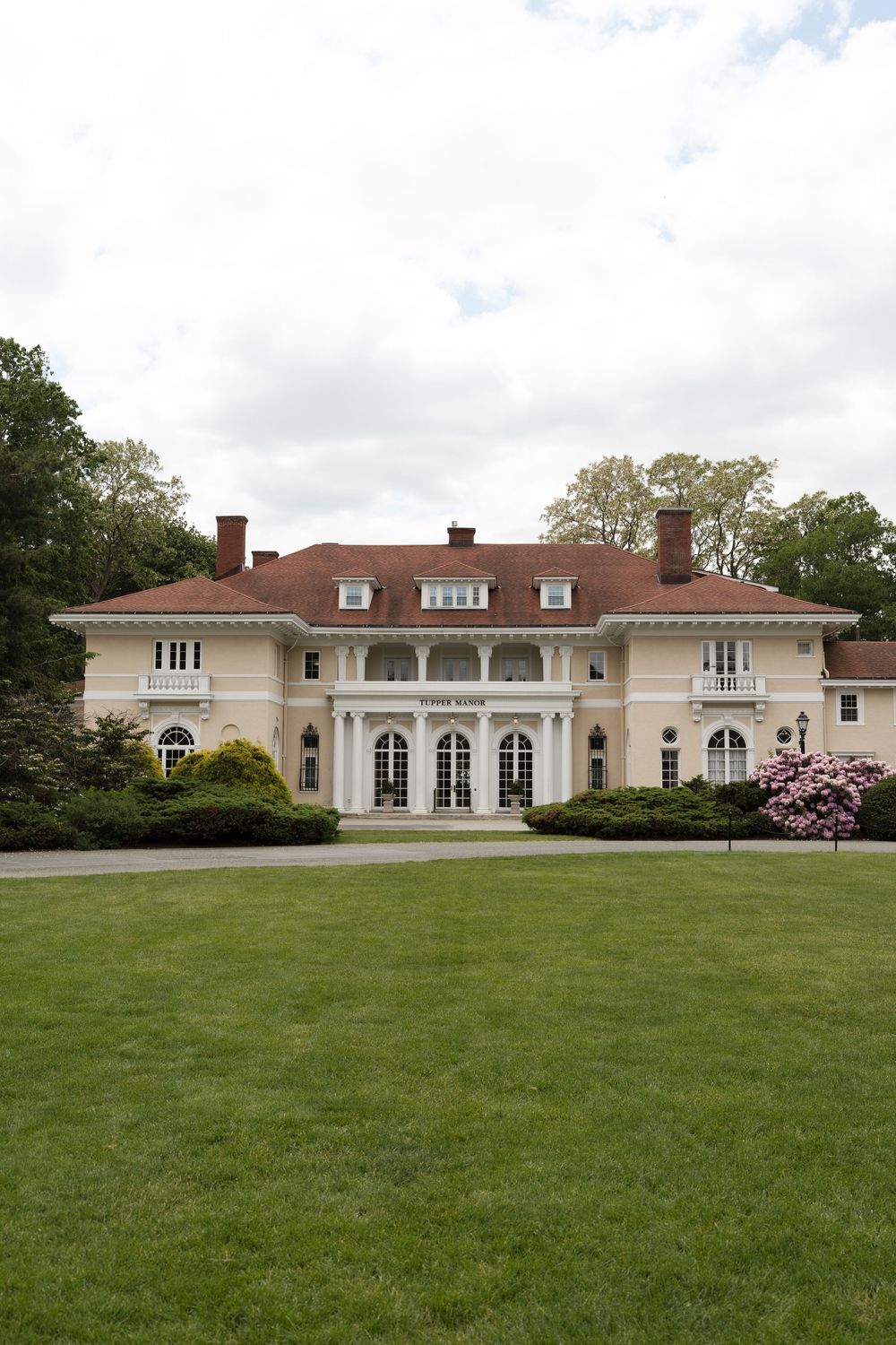 bridal party at tupper manor mansion in beverly massachusetts