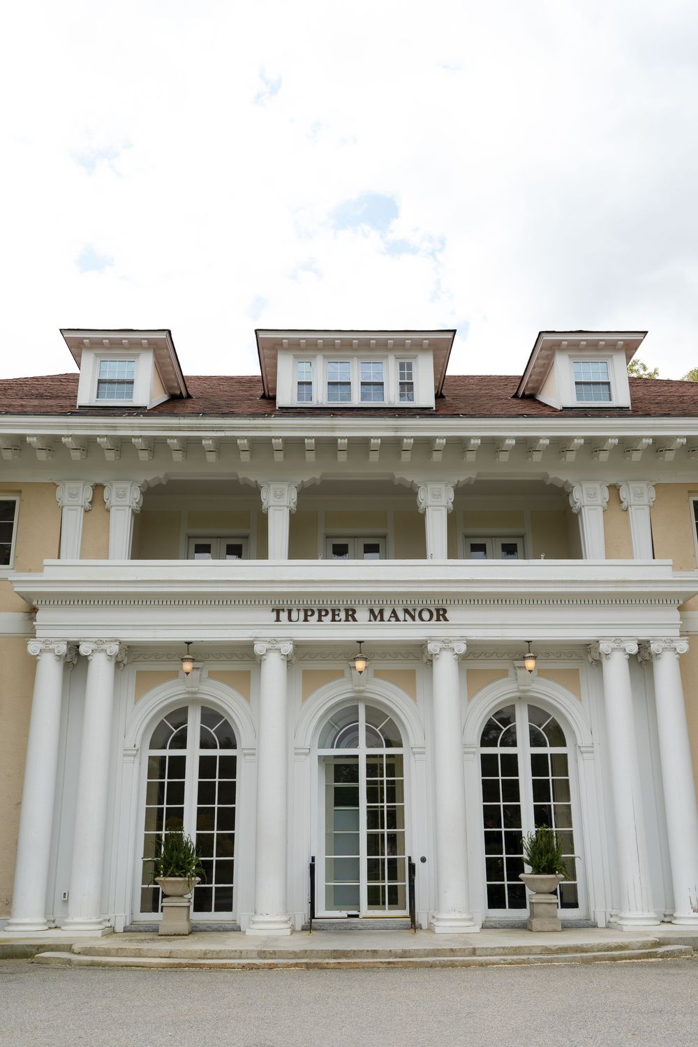 bridal party at tupper manor mansion in beverly massachusetts