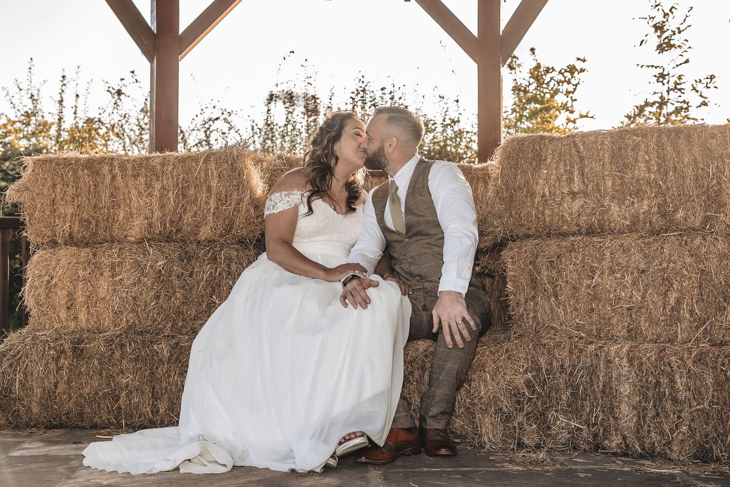 Calm couple moment during relaxed wedding day.