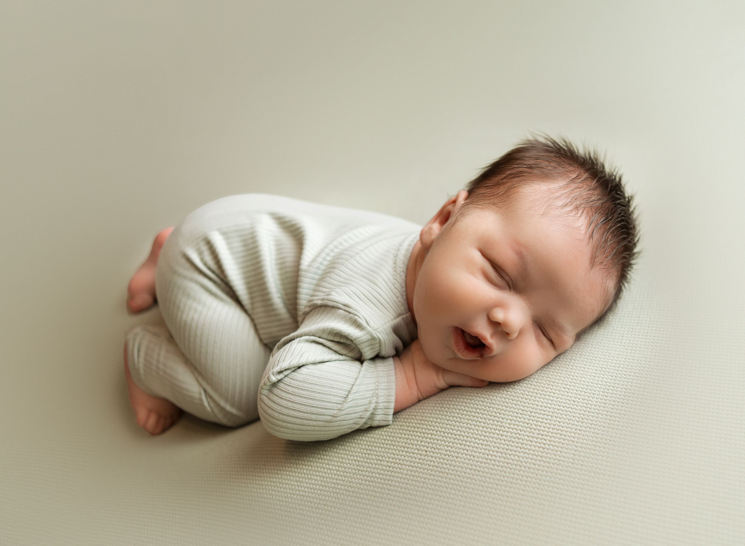 York Pa Newborn Photographer, custom newborn portraits, client closet and milestone package available, Pennsylvania premier photographer