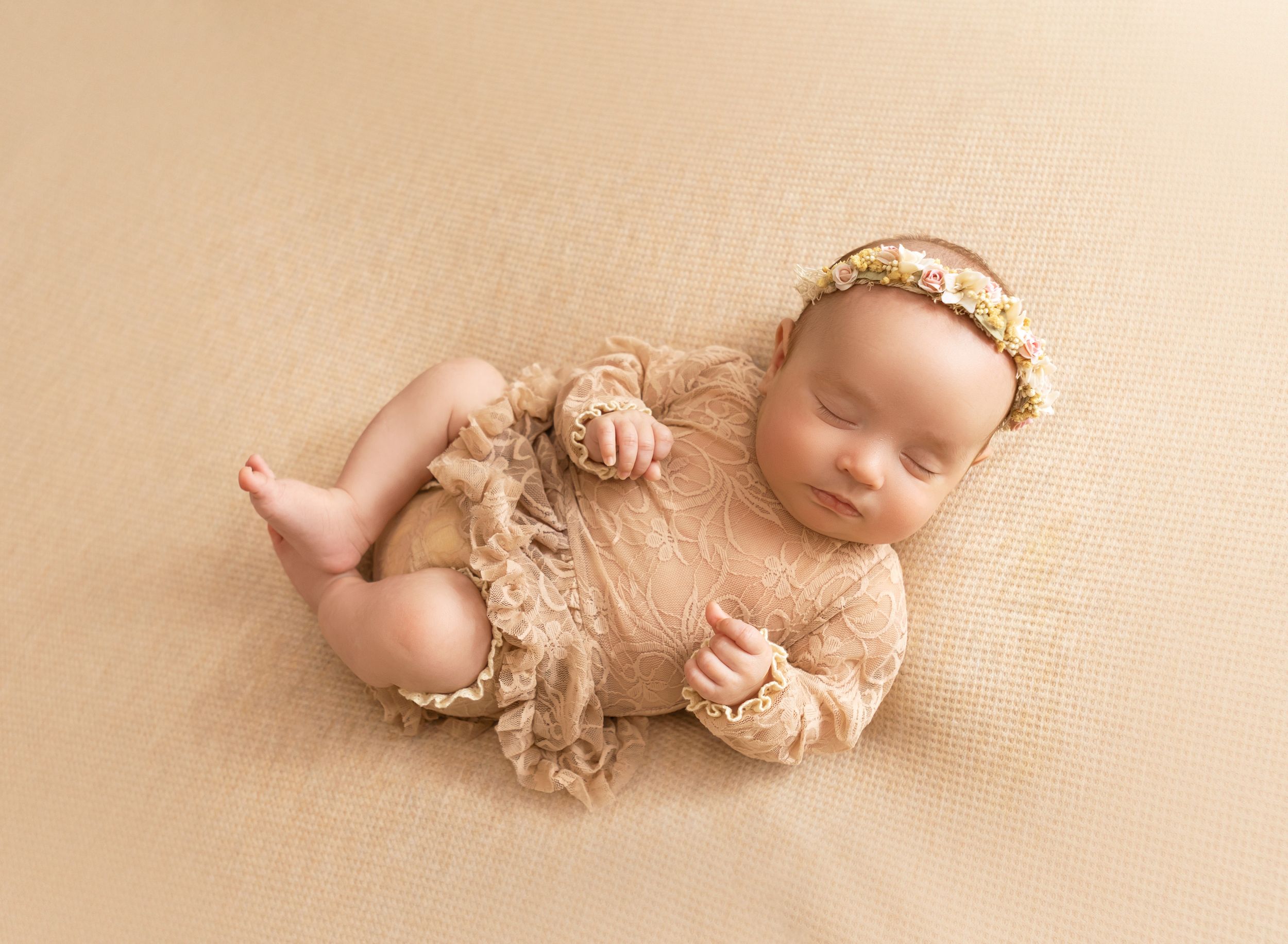 York Pa Newborn Photographer, custom newborn portraits, client closet and milestone package available, Pennsylvania premier photographer