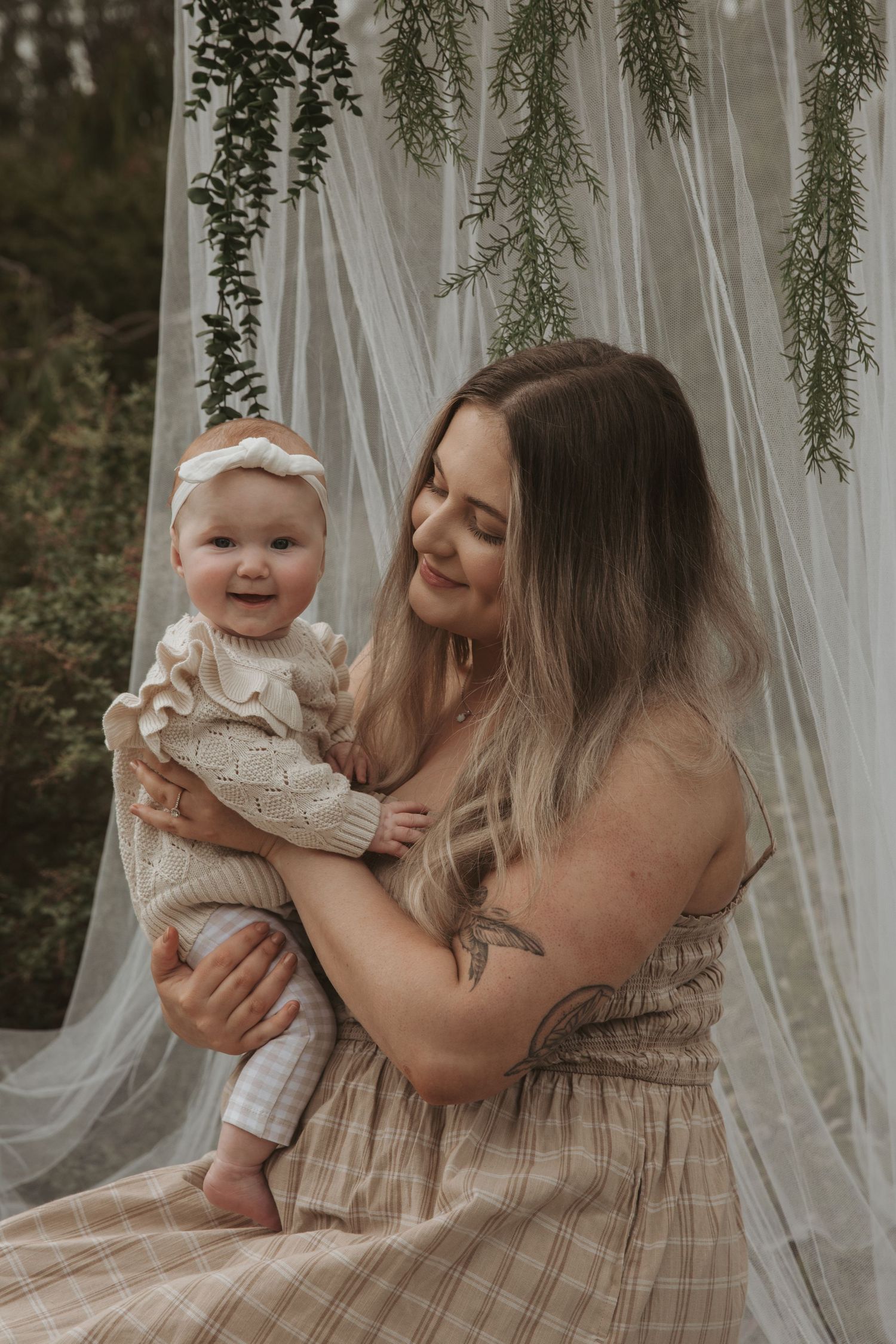 Melbourne family photographer, natural family photos, candid family moments, outdoor family photoshoot, lifestyle family photography