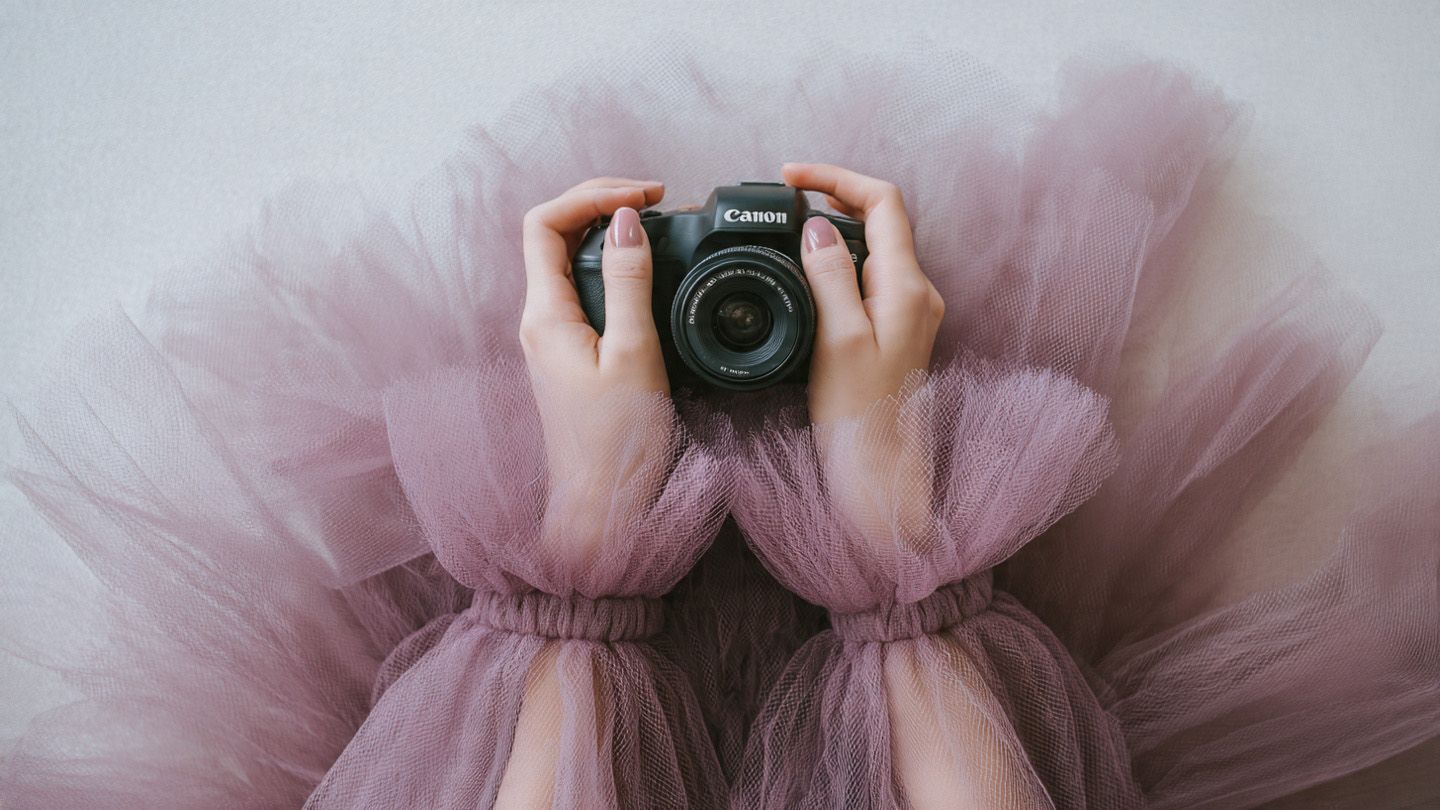 Premier Bonaire photographer Felicia Schuette – maternity, motherhood, boudoir, couples, lifestyle, business, flying dress, mini sessions.