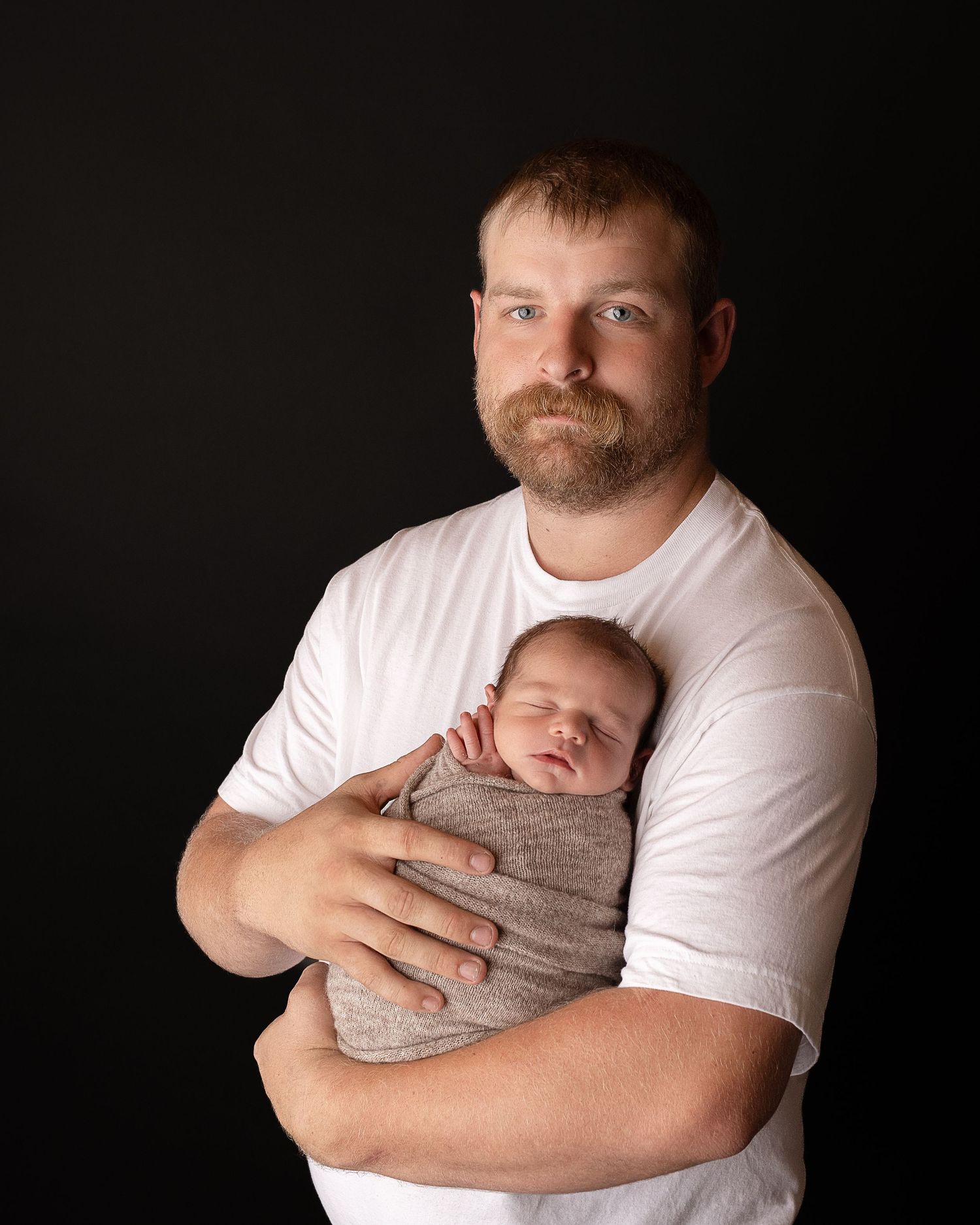 Professional photo of a family with their newborn baby