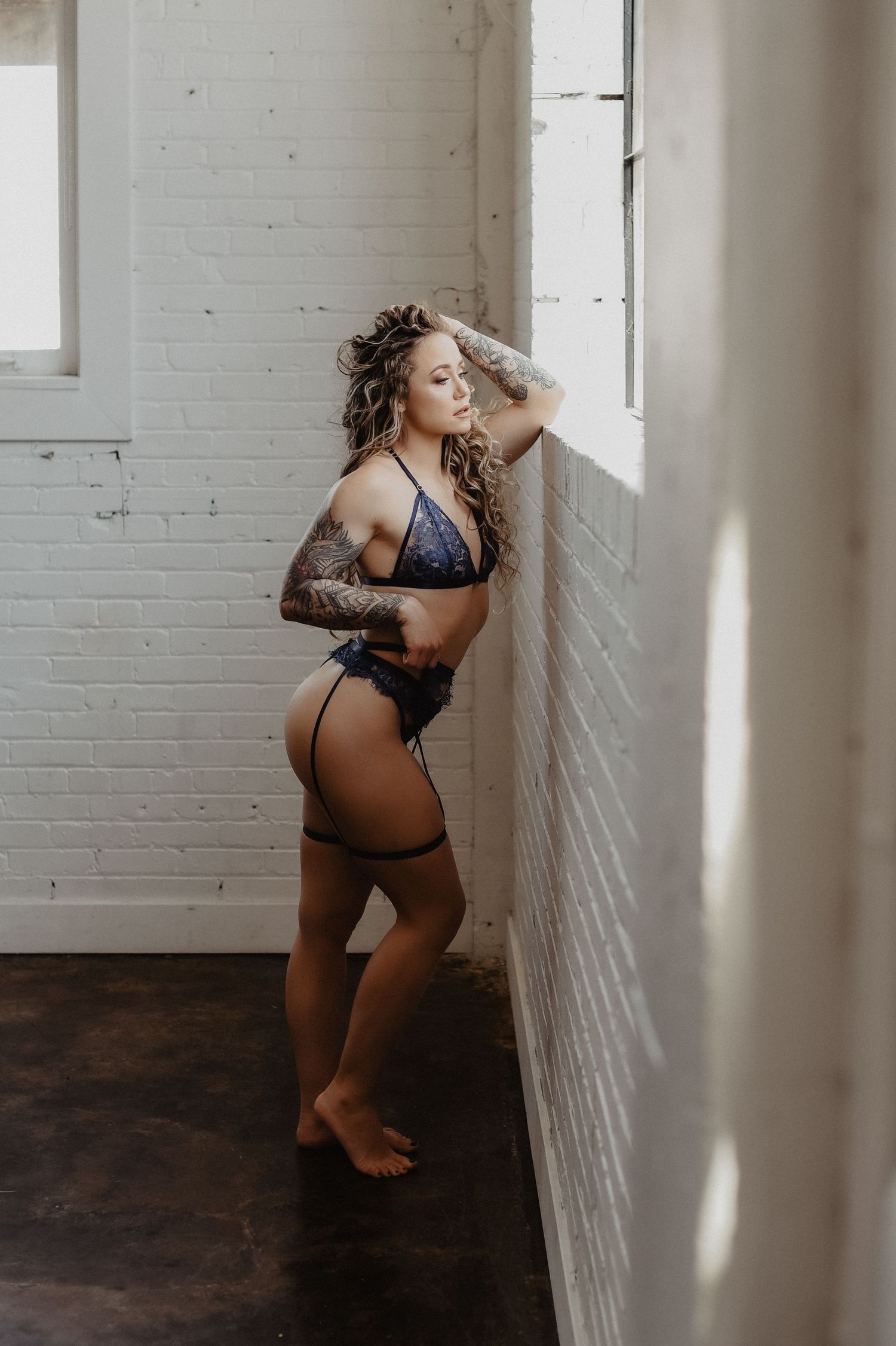 Fine art Boudoir Photo of girl in a Salt Lake City Studio, shot by Photographer Jeslie in Utah.