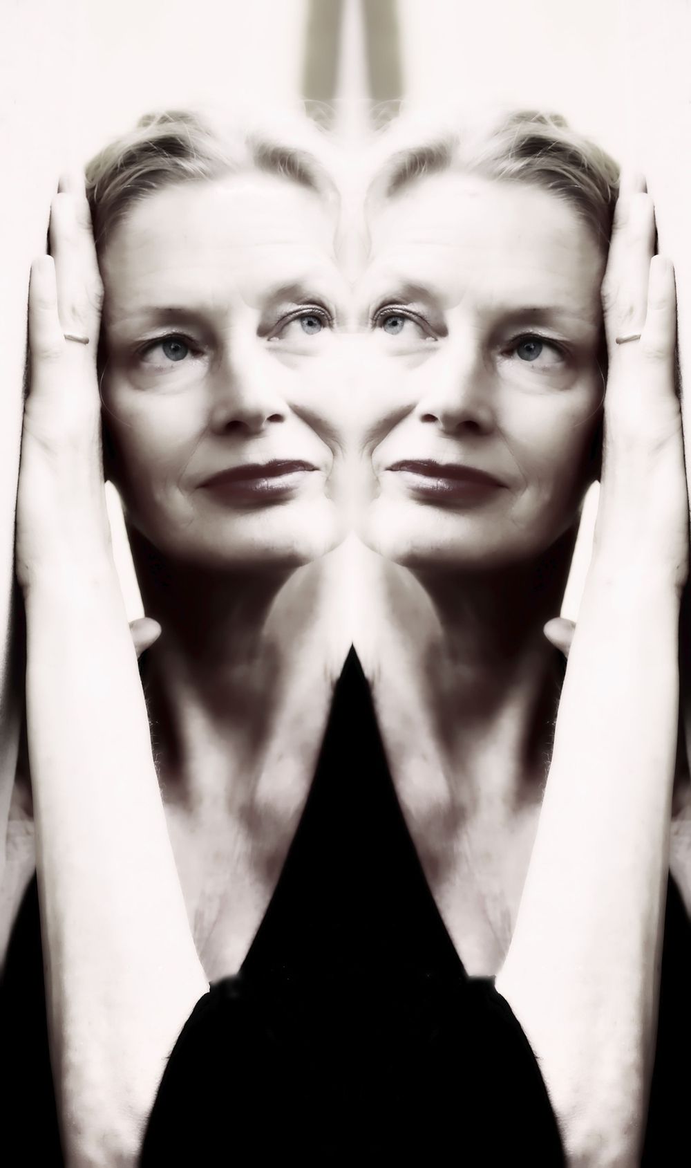 Schwarz weiß Portrait mit gespiegeltem Gesicht sehr interessant und außergewöhnlich