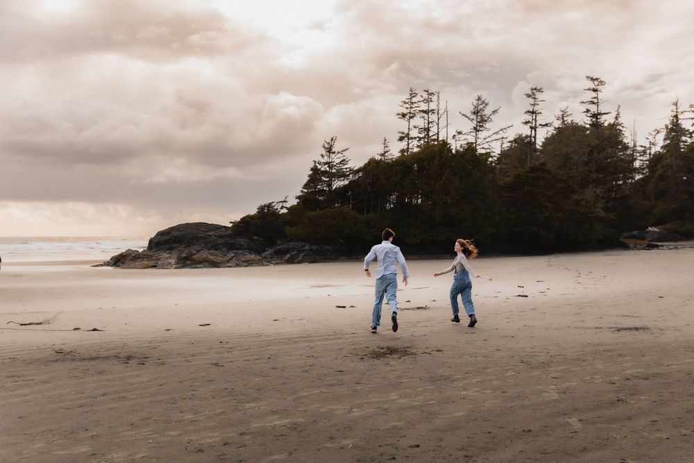 Alberta.Calgary.Edmonton Wedding Photographer
engagement session Tofino