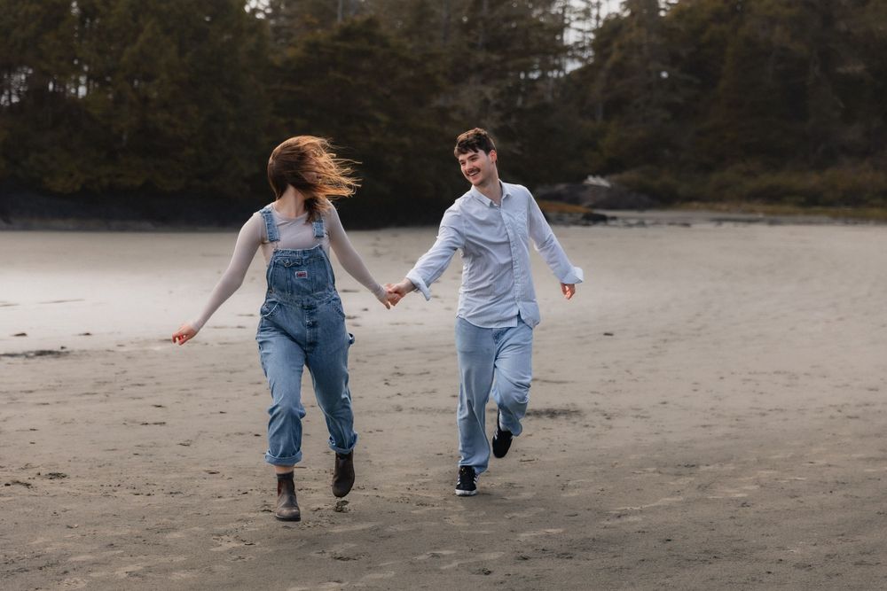 Alberta.Calgary.Edmonton Wedding Photographer
engagement session Tofino