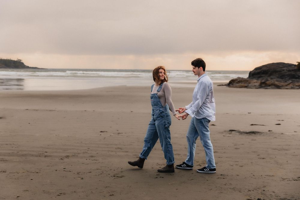 Alberta.Calgary.Edmonton Wedding Photographer
engagement session Tofino