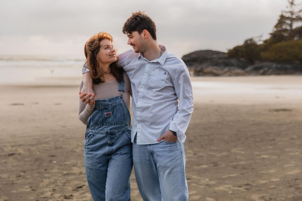 Alberta.Calgary.Edmonton Wedding Photographer
engagement session Tofino
