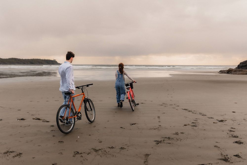 Alberta.Calgary.Edmonton Wedding Photographer
engagement session Tofino