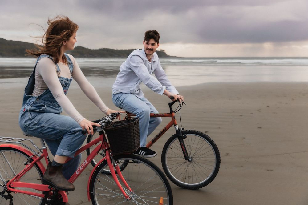 Alberta.Calgary.Edmonton Wedding Photographer
engagement session Tofino