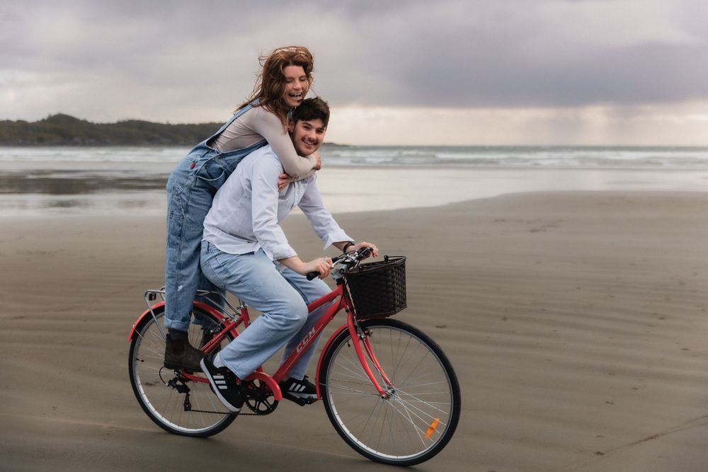 Alberta.Calgary.Edmonton Wedding Photographer
engagement session Tofino
