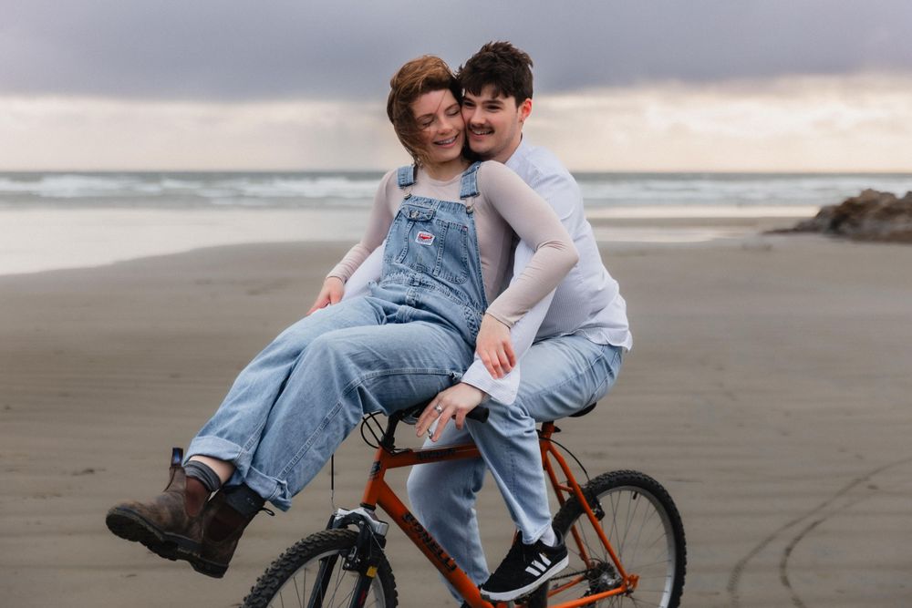 Alberta.Calgary.Edmonton Wedding Photographer
engagement session Tofino
