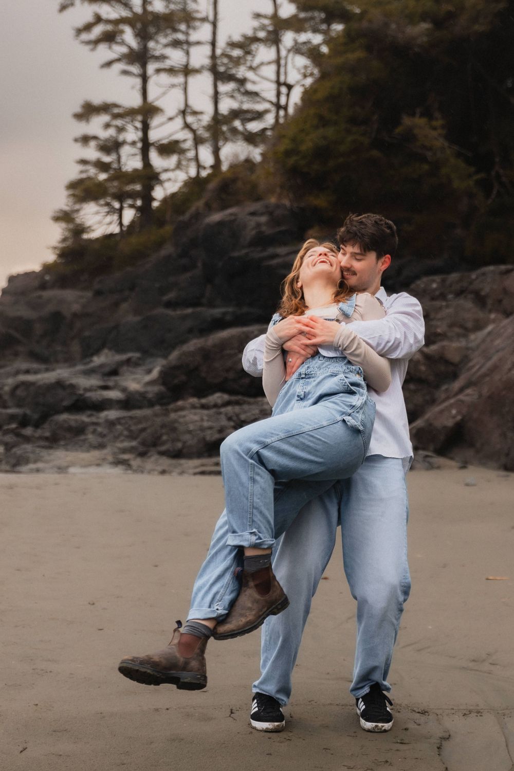 Alberta.Calgary.Edmonton Wedding Photographer
engagement session Tofino
