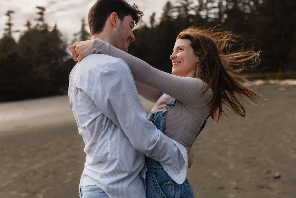Alberta.Calgary.Edmonton Wedding Photographer
engagement session Tofino