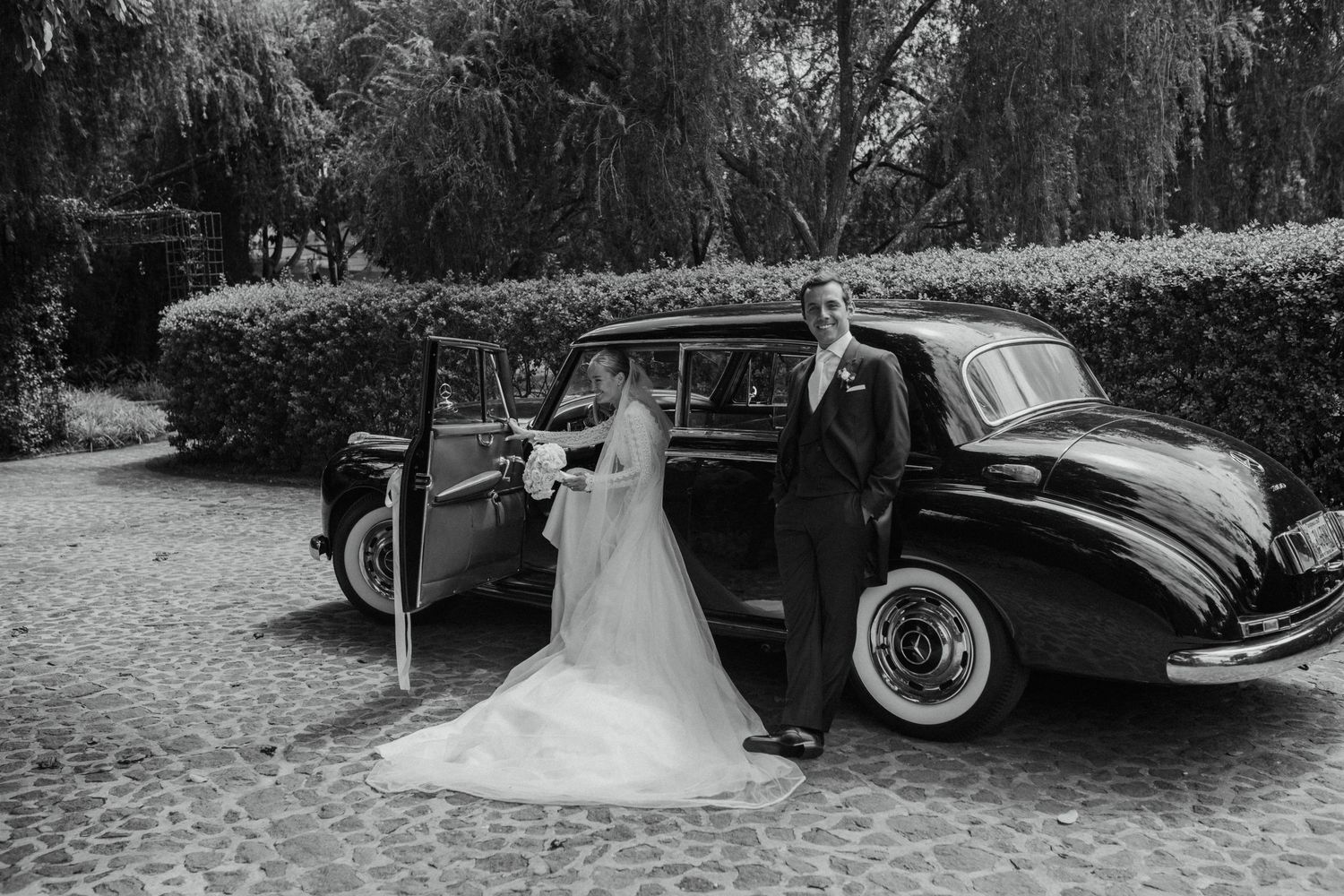 Luxury editorial destination wedding photographer in Antigua Guatemala