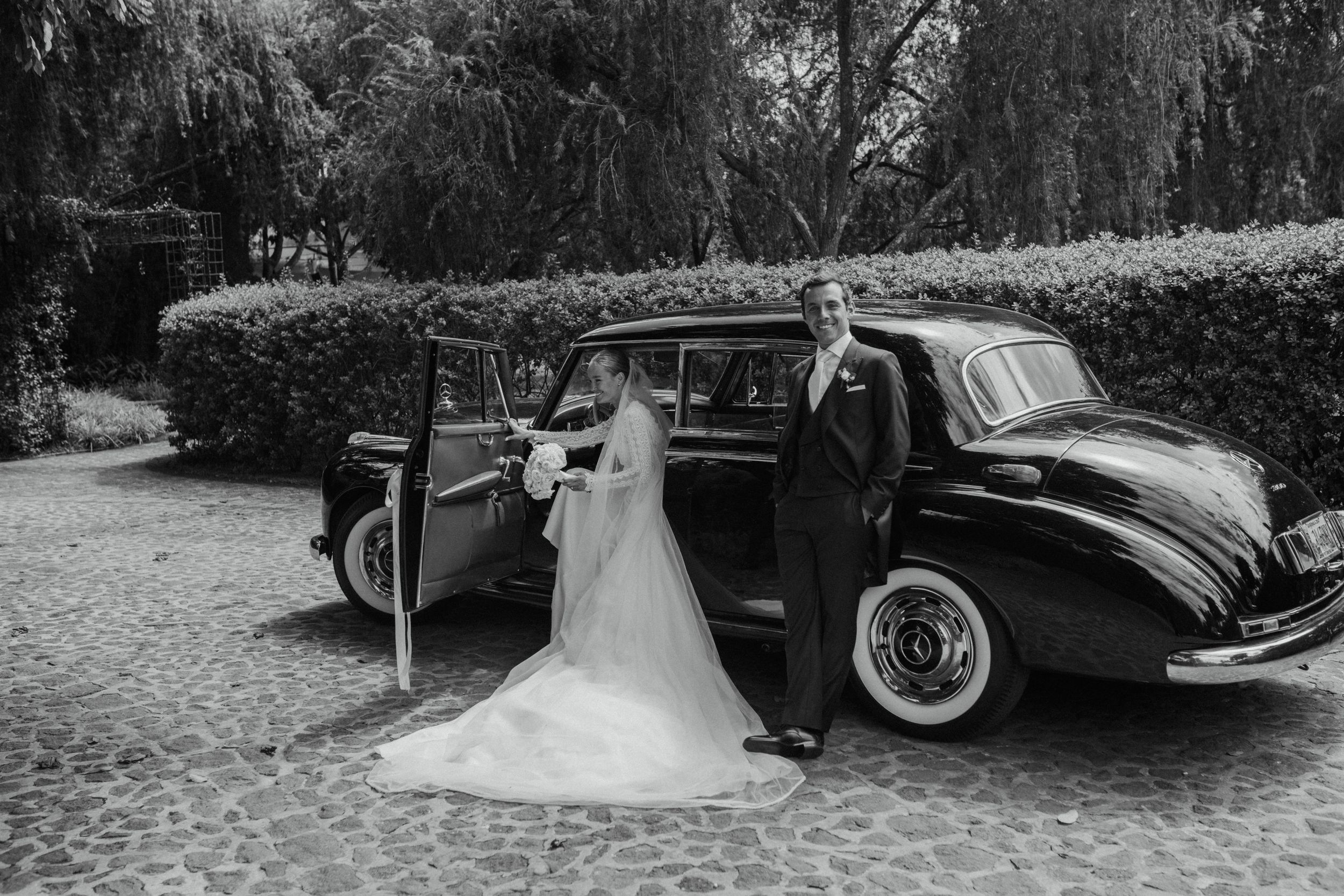 Luxury editorial destination wedding photographer in Antigua Guatemala