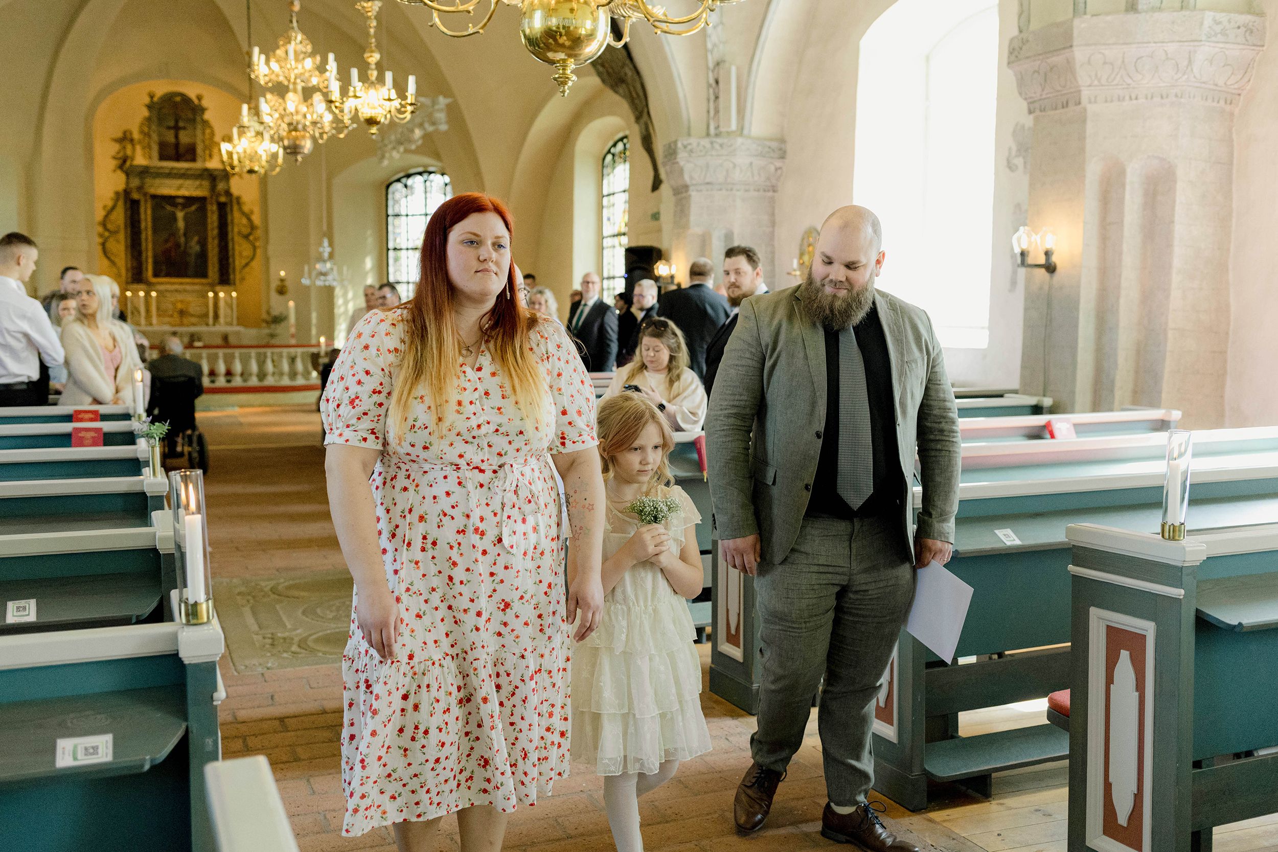 Johan och Alice bröllop i Mellösa kyrka och bröllopsfest i Vadsbro-Blacksta. Bröllopsfotograf Rebecca Nordin.