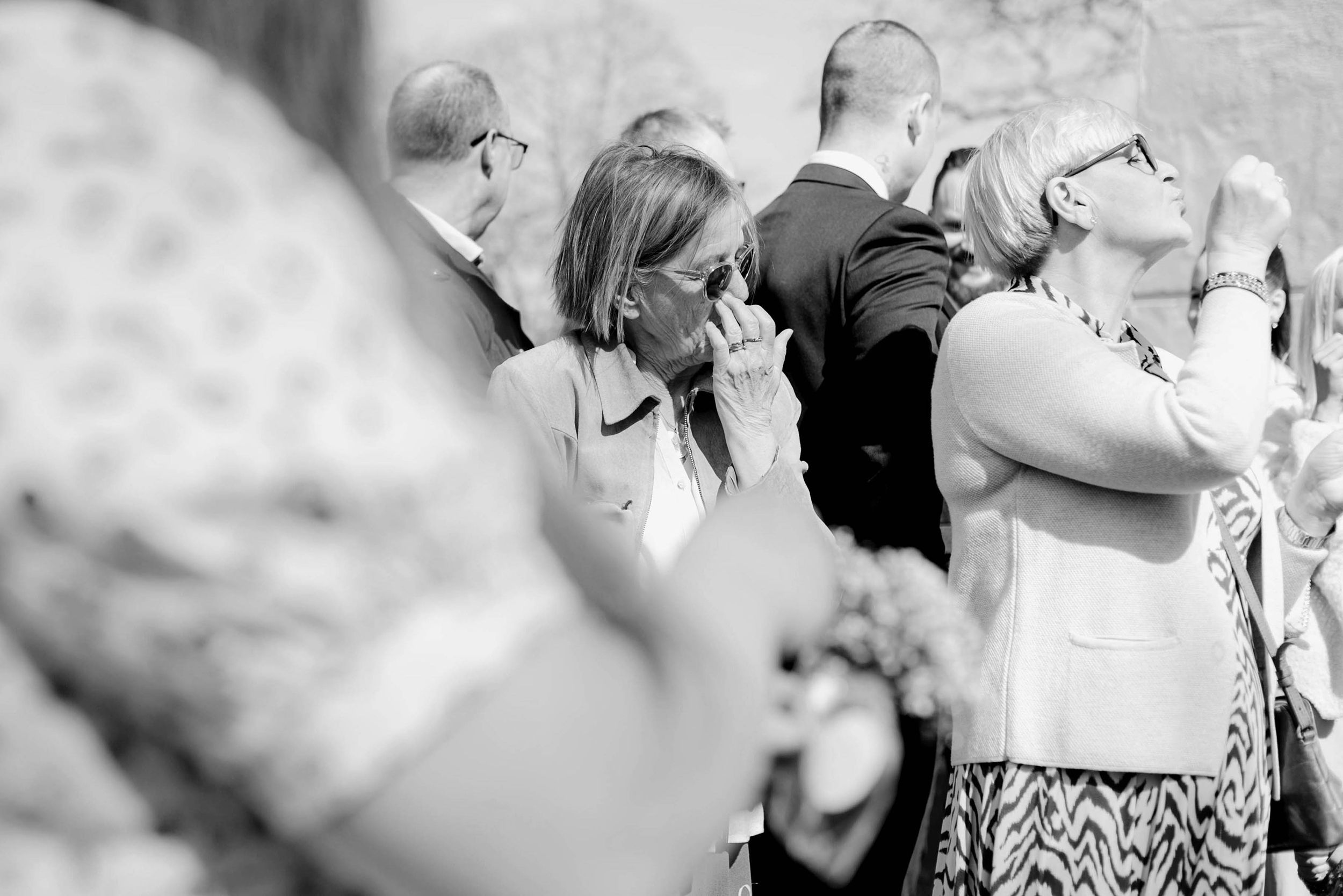 Johan och Alice bröllop i Mellösa kyrka och bröllopsfest i Vadsbro-Blacksta. Bröllopsfotograf Rebecca Nordin.