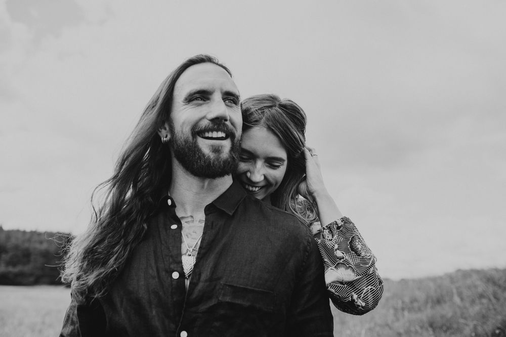 Somerset engagement photos , natural relaxed outdoor in the field by Bath proposal photographer oxiphotography